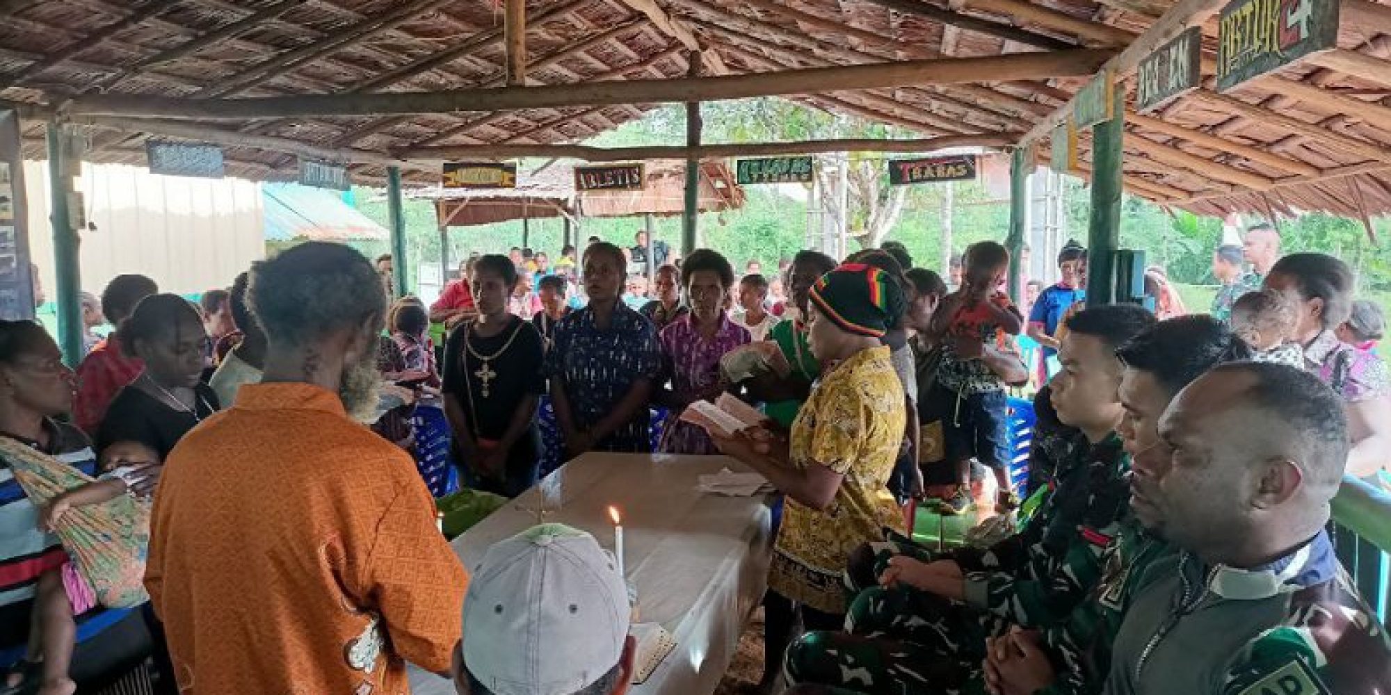 Menjelang Purna Tugas Satgas Yonif 725/Woroagi Melaksanakan Doa Bersama Dengan Masyarakat di Perbatasan
