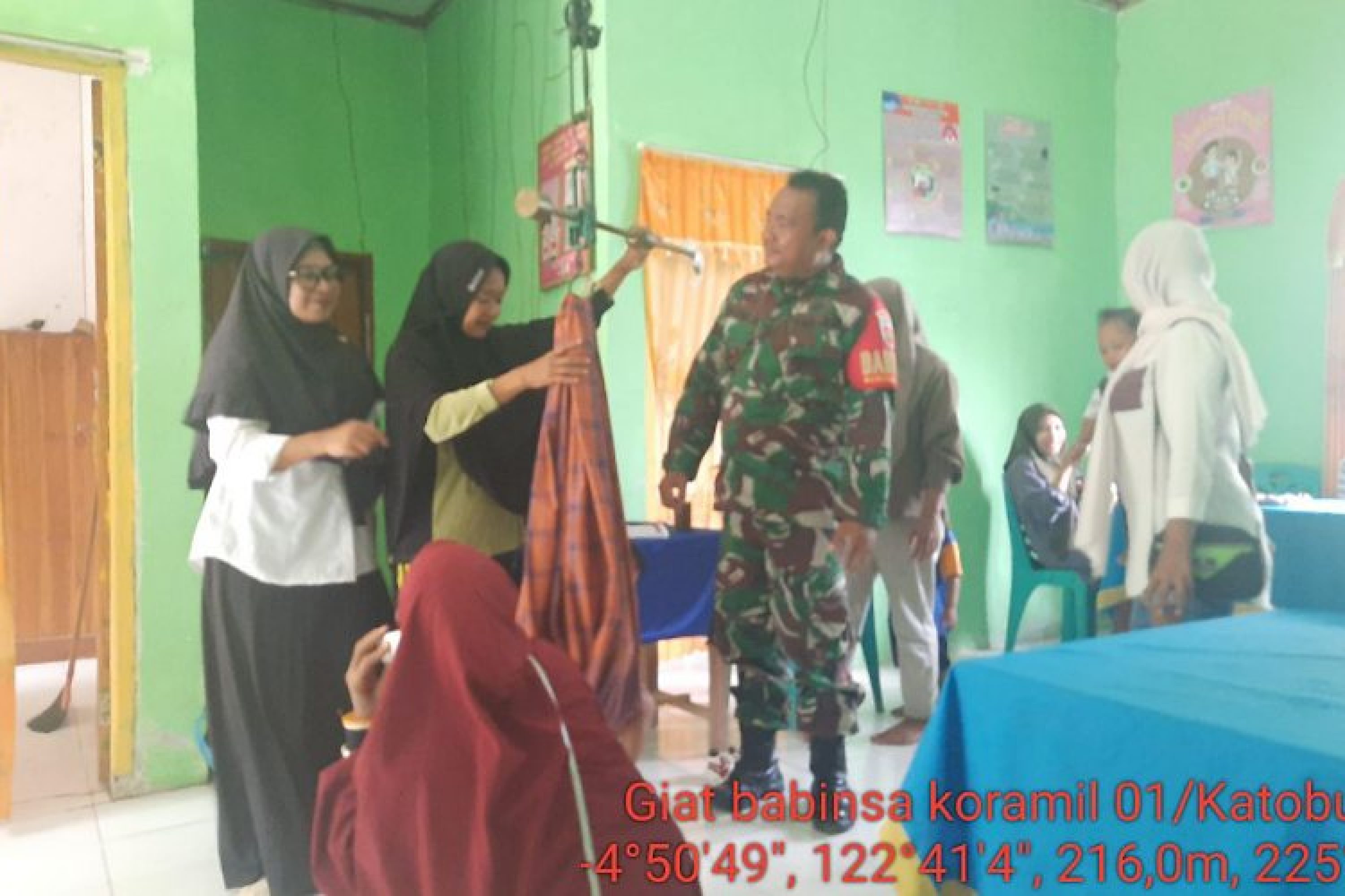 Babinsa Koramil 1416-01/Katobu Mendampingi Kegiatan Posyandu Balita
