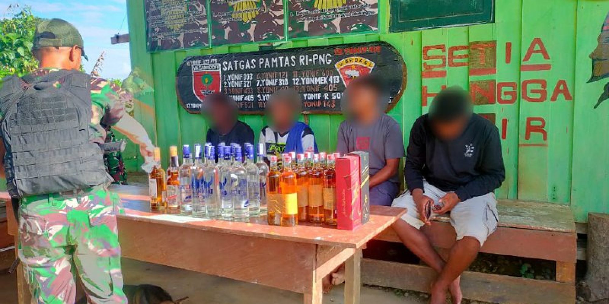 Satgas Yonif 725/Woroagi Berhasil Gagalkan Peredaran Miras Di Tapal Batas RI-PNG