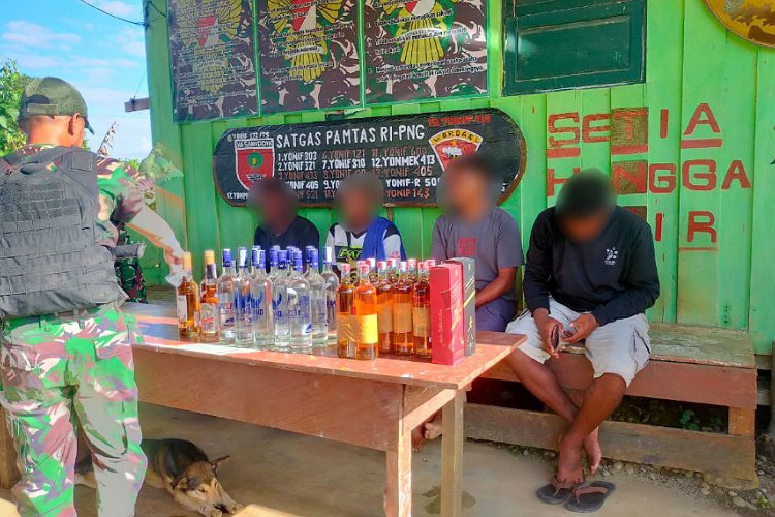 Satgas Yonif 725/Woroagi Berhasil Gagalkan Peredaran Miras Di Tapal Batas RI-PNG