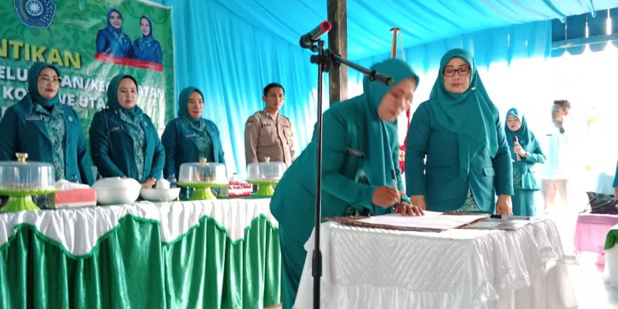 Nurponira Ruksamin Melantik 4 Desa TP. PKK di Kecamatan Oheo, Berikut Penekanannya