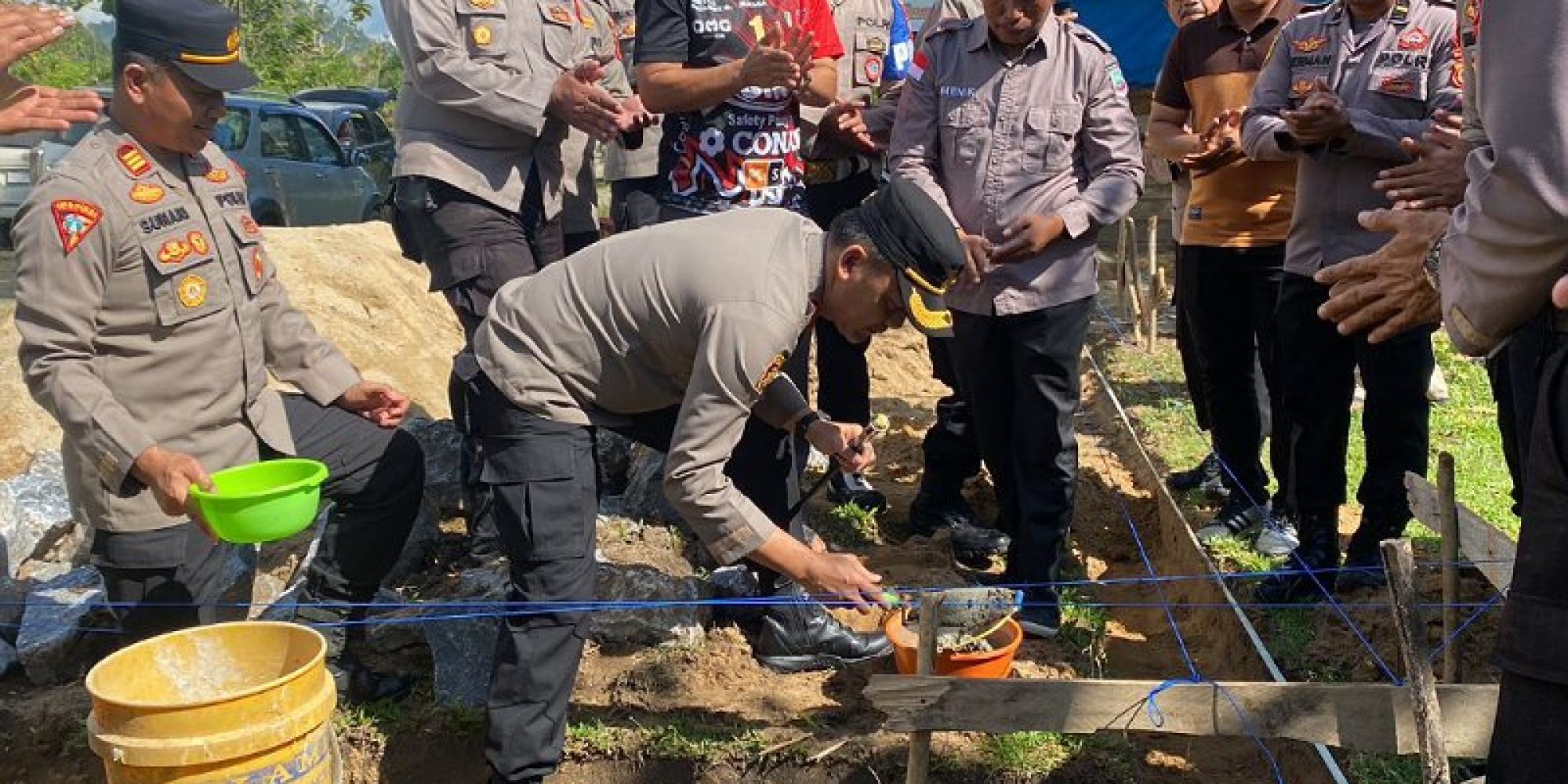 Kapolres Konawe Utara AKBP priyo Utomo Letakkan Batu Pertama Pembangunan Pospam Wisata Pantai Batam