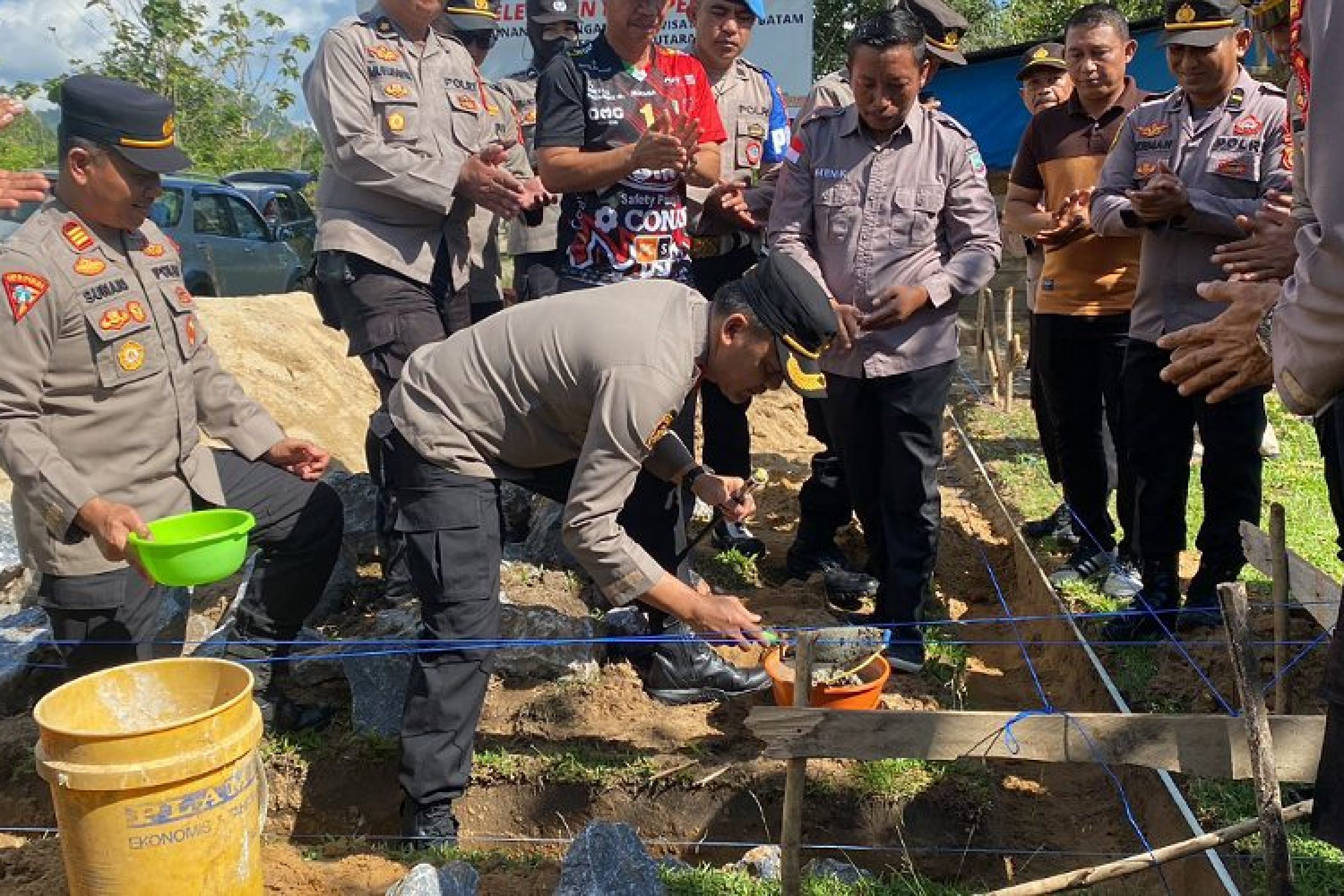 Kapolres Konawe Utara AKBP priyo Utomo Letakkan Batu Pertama Pembangunan Pospam Wisata Pantai Batam