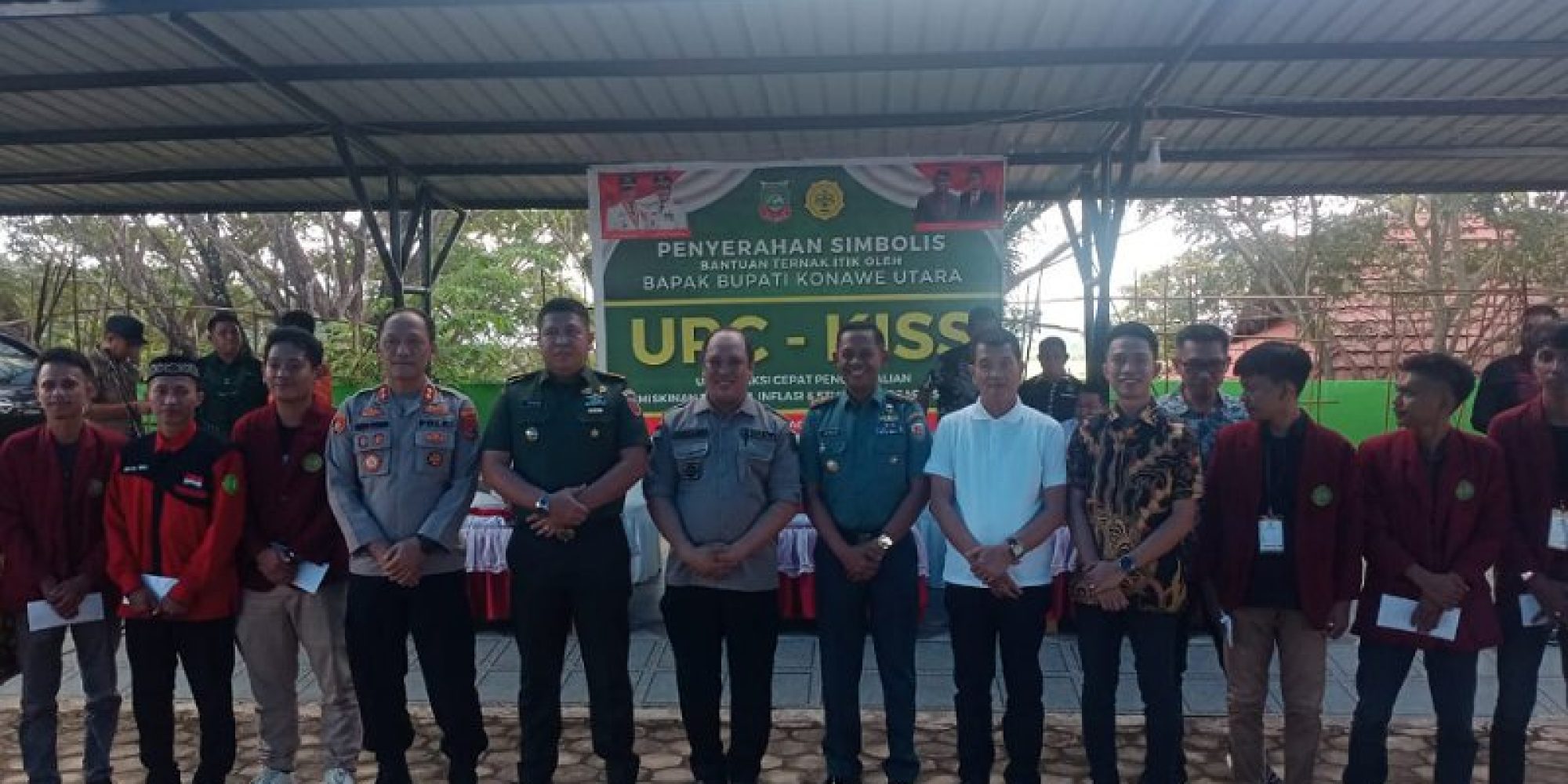 Bupati Konawe Utara Serahkan 6.250 Ekor Itik Secara Simbolis Kepada Kelompok Ternak