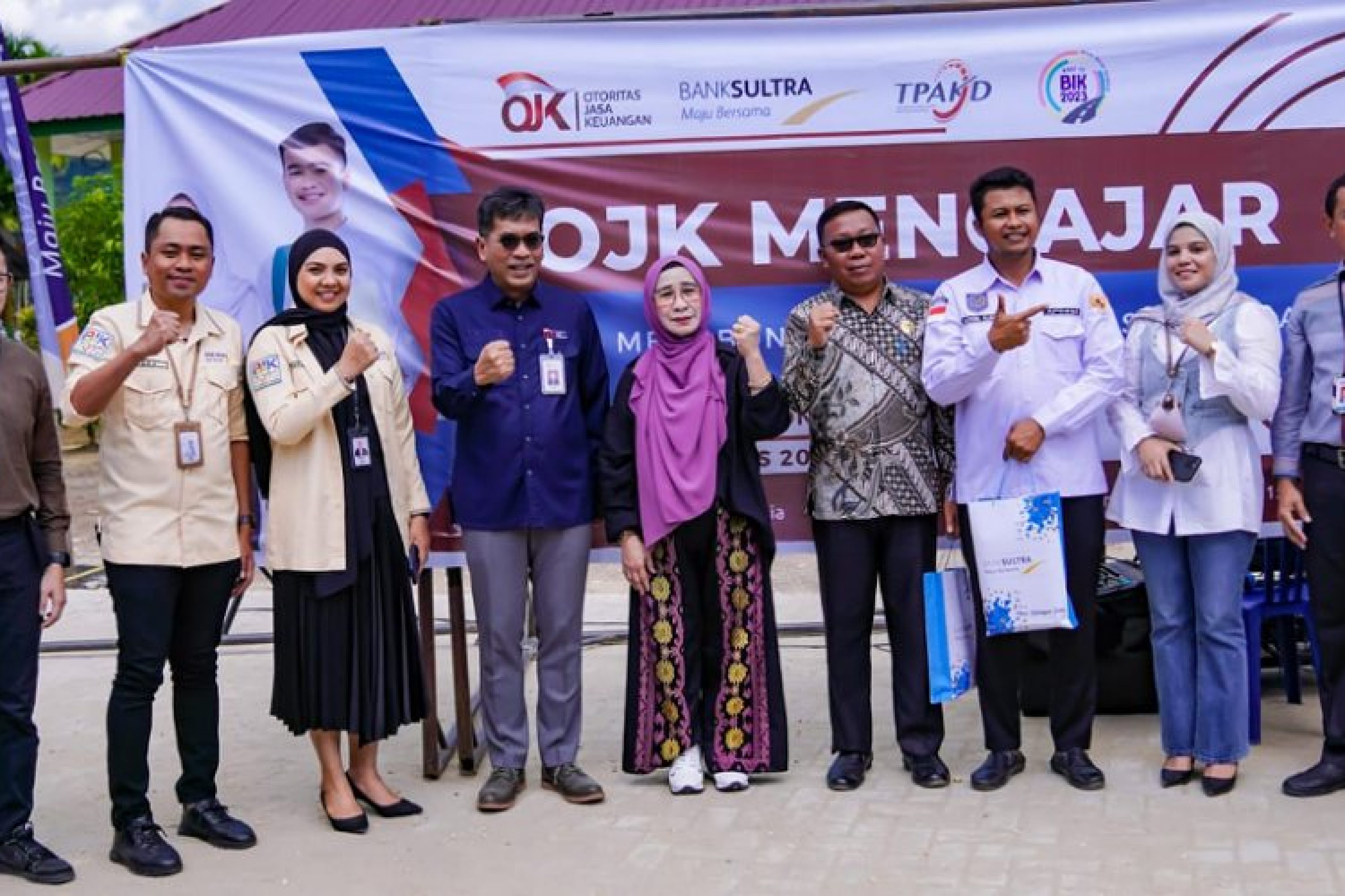 Dalam Rangka Meningkatkan Inklusi, OJK dan Bank Sultra Buatkan Rekening Simpel 252 Siswa MTSN 1 Konsel
