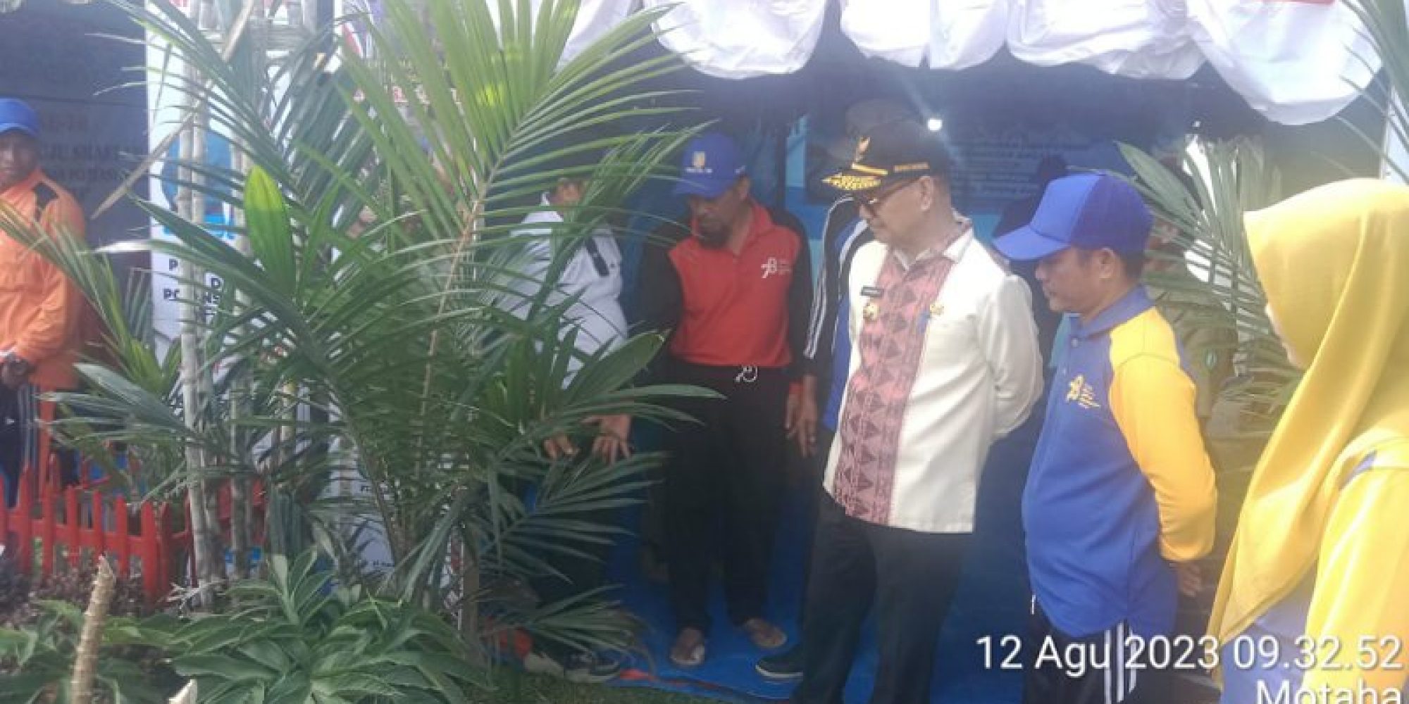 Bupati Konsel Kunjungi Stand Pameran PT MS Pada Pembukaan 17 Agustus 2023 di Kec. Angata