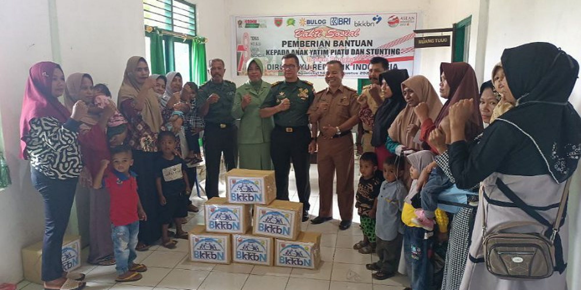 Dalam Rangka HUT RI ke 78, Kodim 1416/Muna Gelar Baksos Bagikan Sembako Pada Anak Yatim Piatu dan Stunting