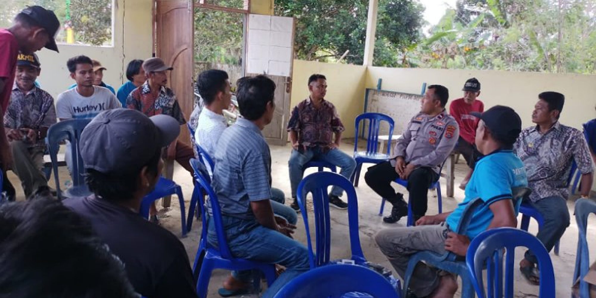 Jum,at Curhat Polsek Mowila, Warga keluhkan Jalan Rusak Dan Maraknya Penambang Pasir di Pinggir Sungai