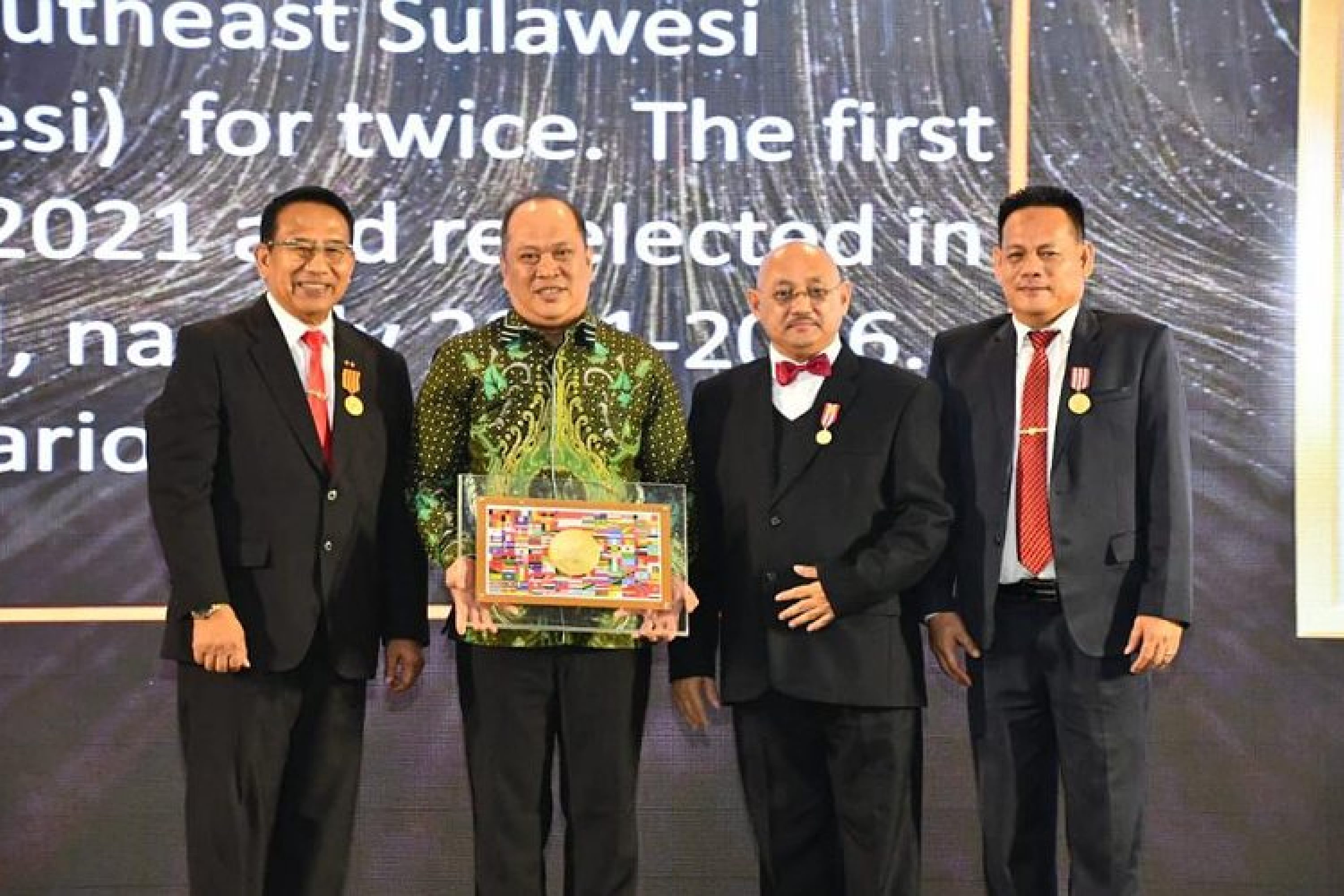 Bupati Konut Terima Penganugerahan World Peace Award 10 Tokoh Nasional Dan Internasional Dari WPO