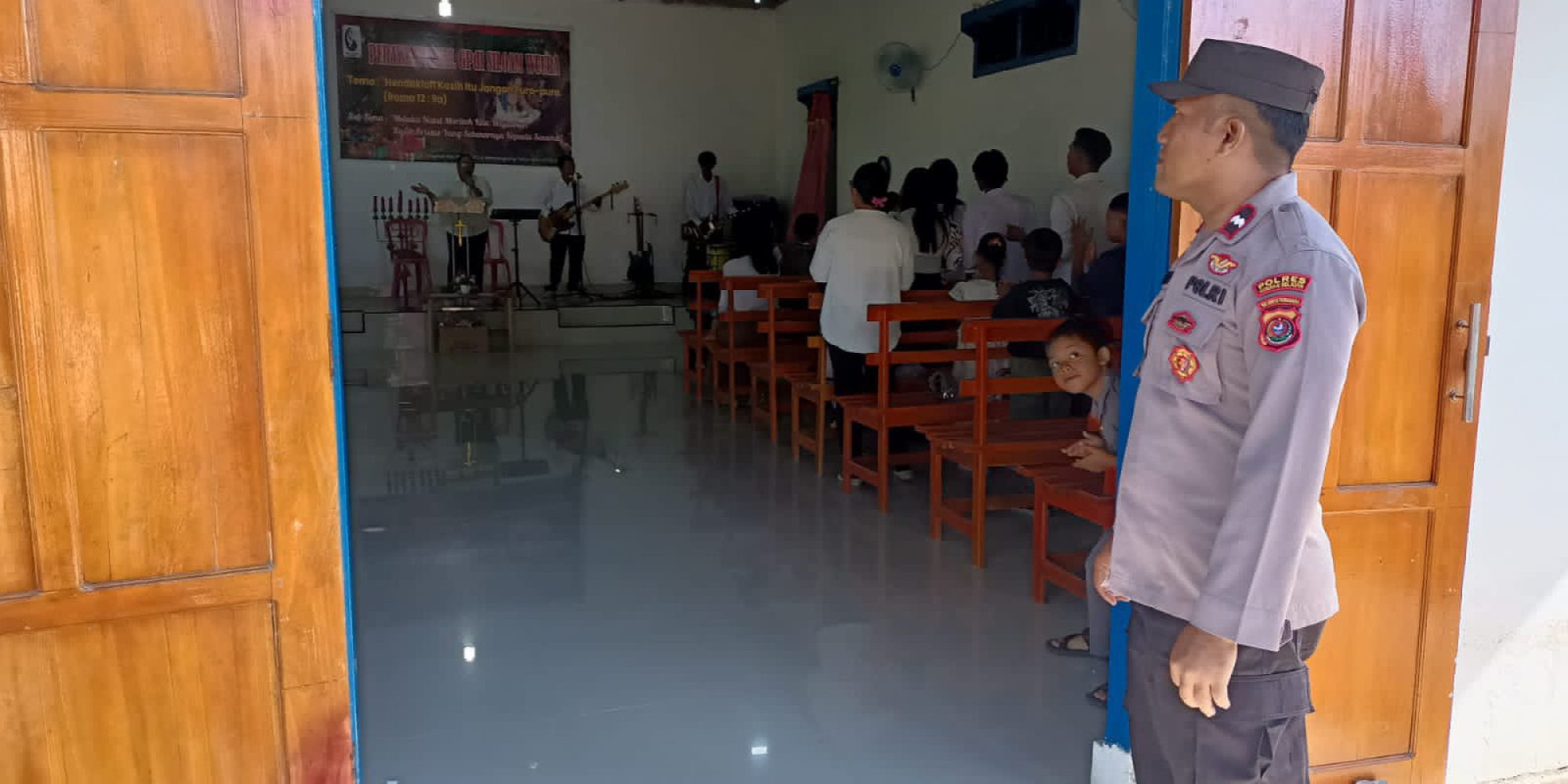 Berikan Rasa Aman Saat Ibadah, Polsek Mowila Lakukan Pengamanan di Gereja