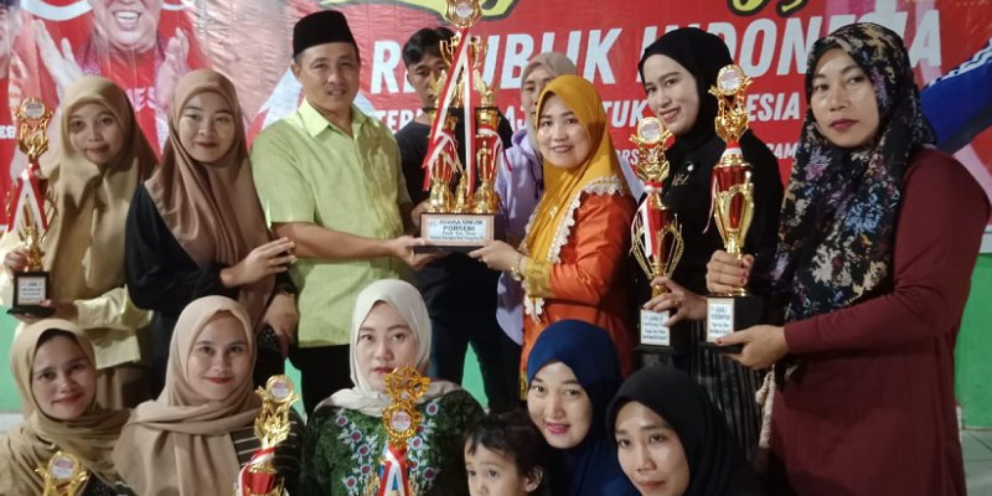 Torehkan Hasil Memuaskan Desa Landawe Meraih 6 Tropi Dalam Porseni Tingkat Kec