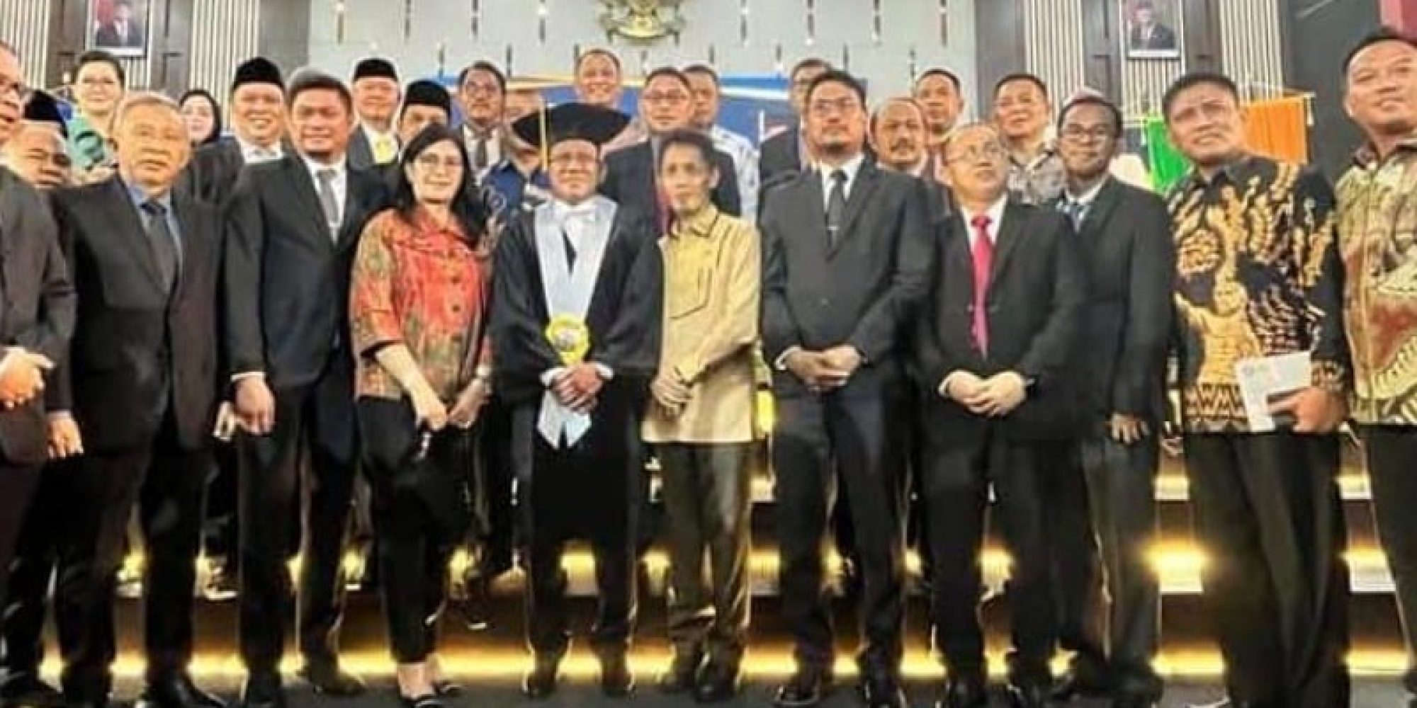 Pius Lustrilanang Dikukuhkan Sebagai Guru Besar, H. Ruksamin Hadir Dan Ucapkan Selamat