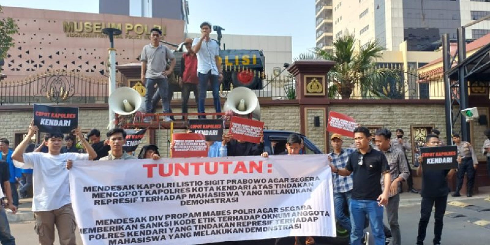 Lakukan Tindakan Represif Terhadap Mahasiswa, Konsorsium Pemuda dan Mahasiswa Sultra Jakarta Desak Kapolri RI Copot Kapolres kota Kendari