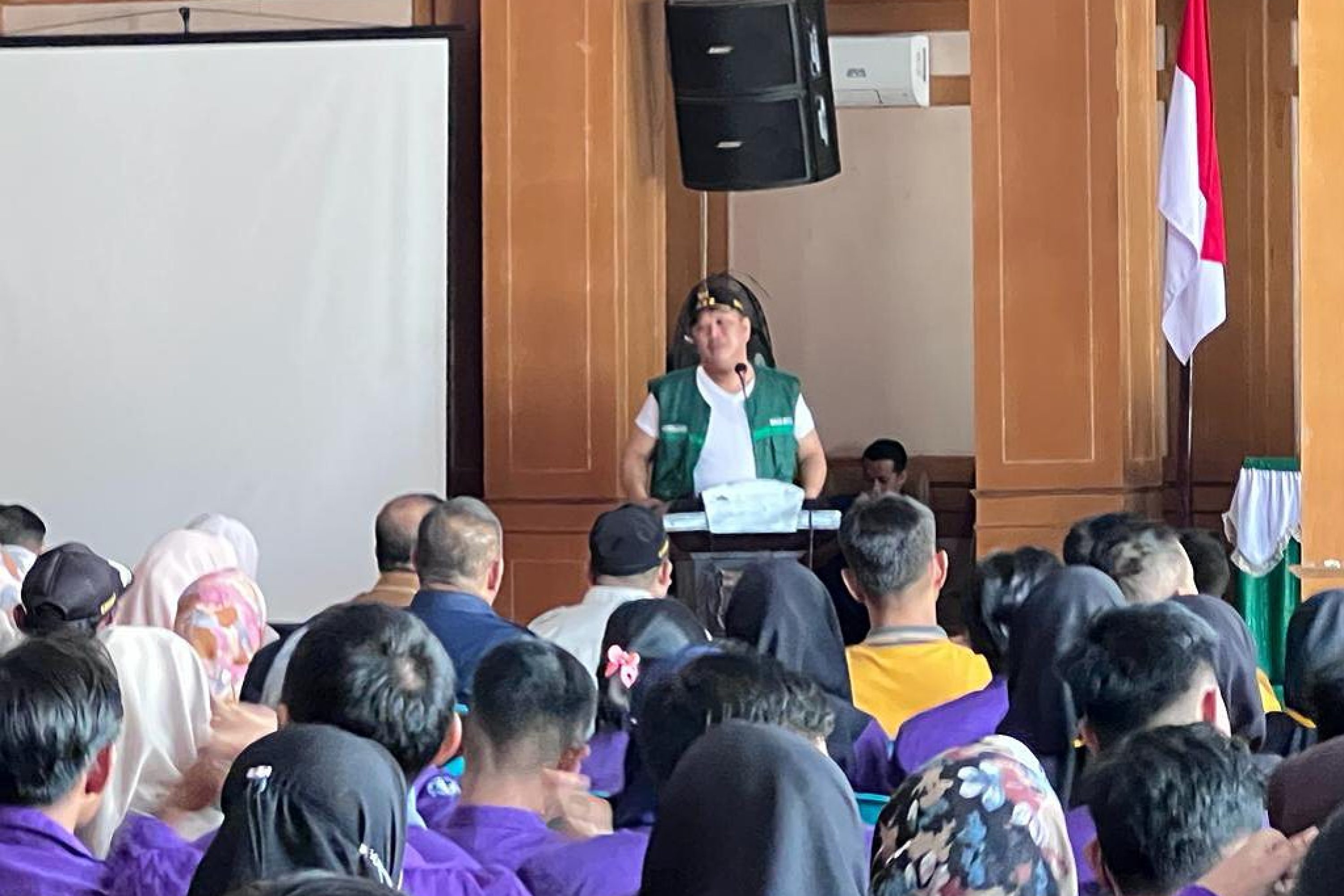 Bentuk Dukungan Pada Peserta KKN Unilaki, Bupati Konut Beri Bantuan 5 Juta Per Posko