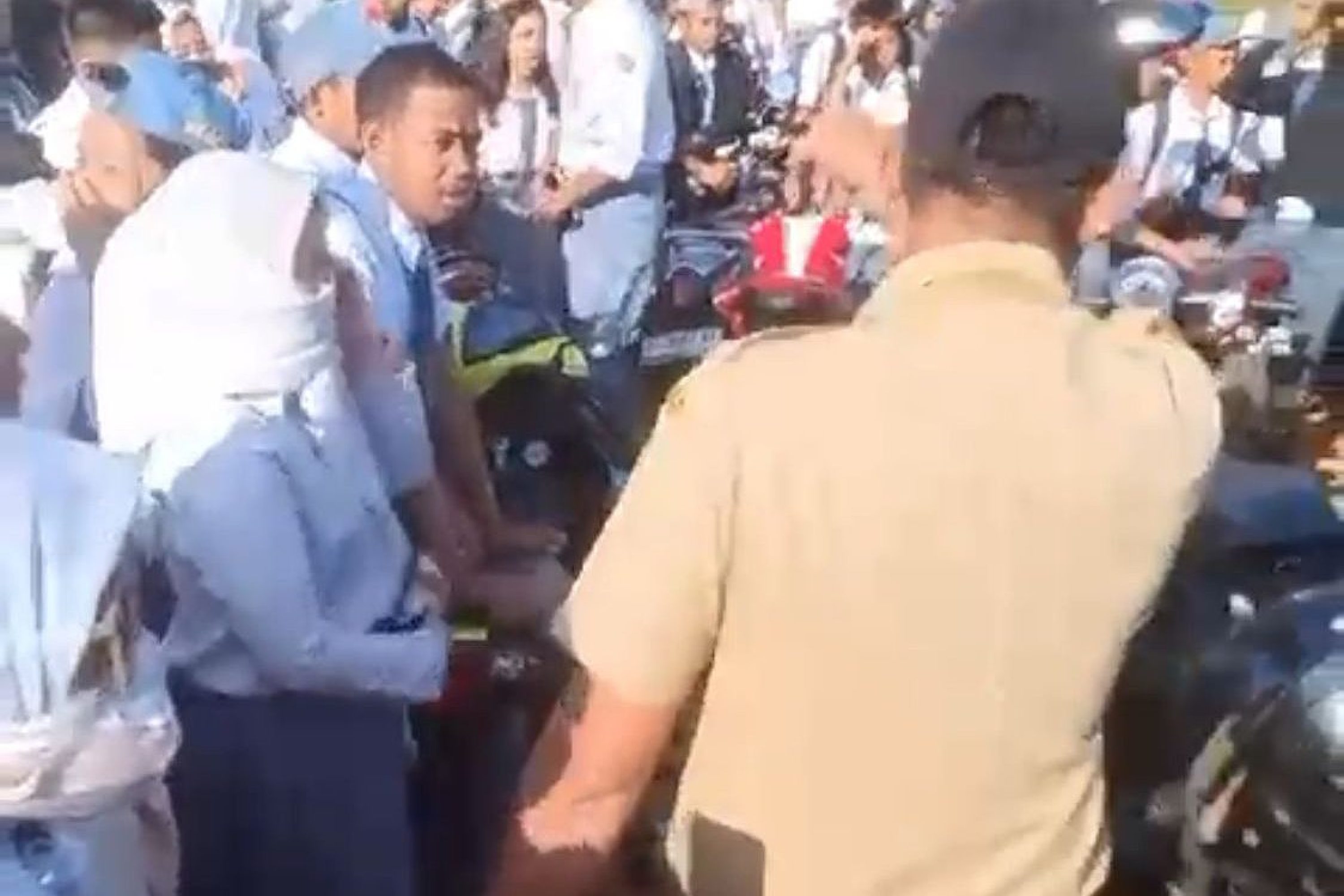 Kades Pesouha Bentak Siswa dan Guru Yang Melakukan Pemblokiran Jalan Tambang di Kolaka