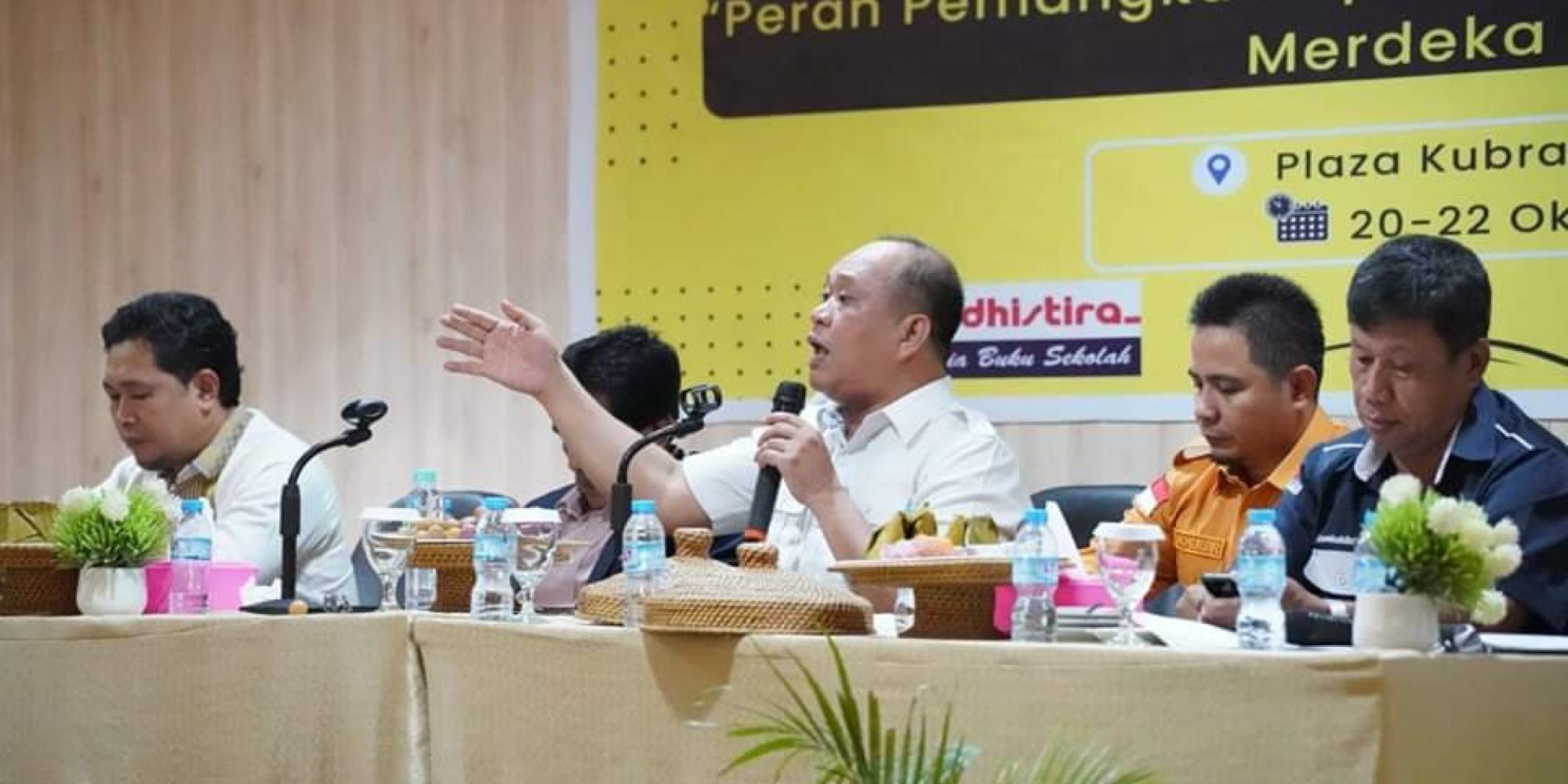 Ruksamin, Menjadi Narasumber Seminar Pendidikan Dalam Rakerprov APSI Sultra
