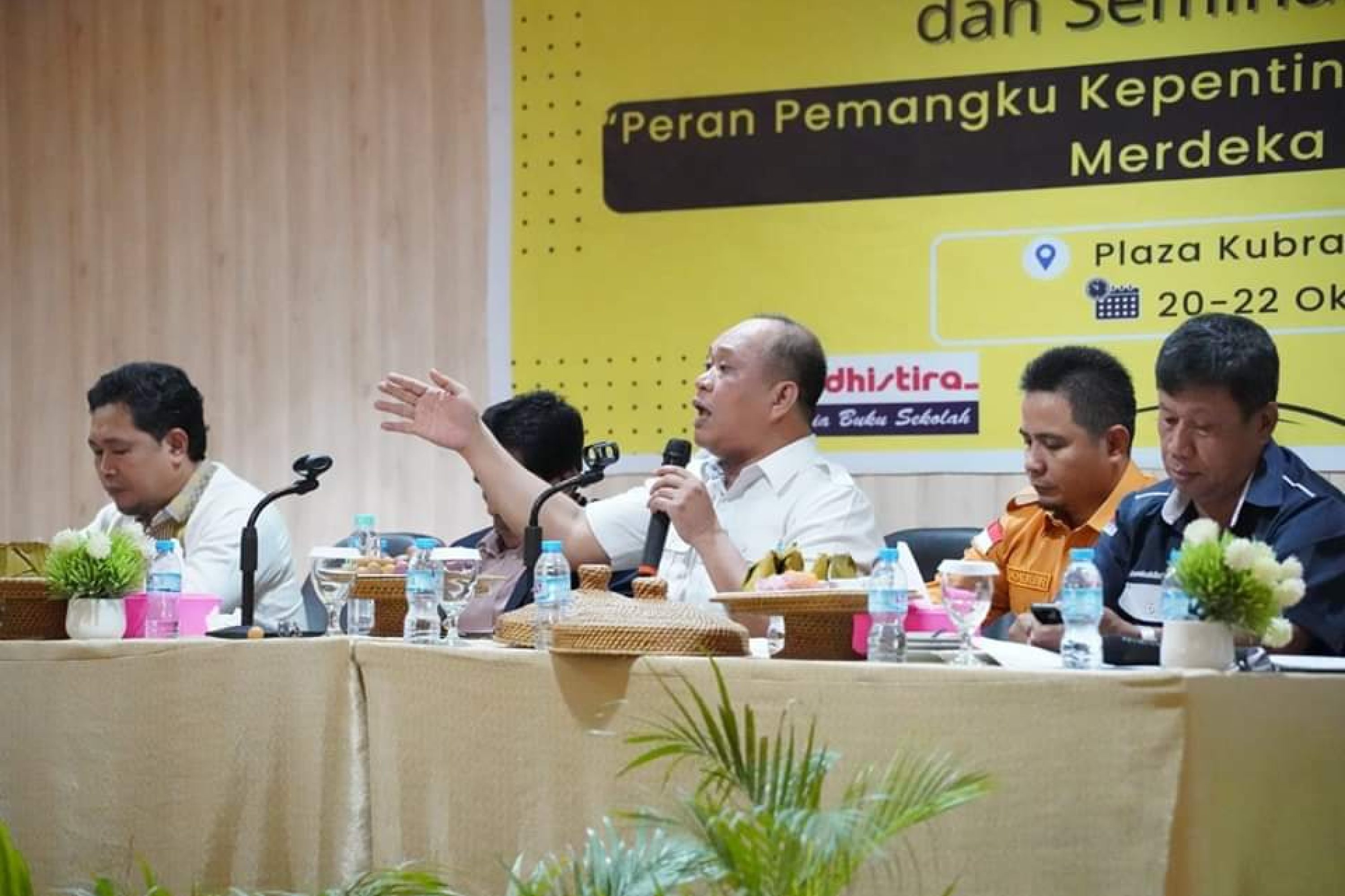 Ruksamin, Menjadi Narasumber Seminar Pendidikan Dalam Rakerprov APSI Sultra