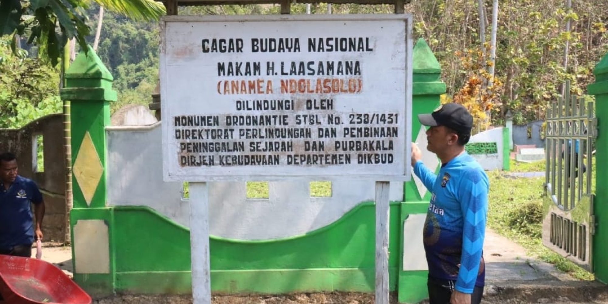 Kapolres Konut Pimpin Pembersihan Cagar Budaya Nasional Makam H. Laasamana