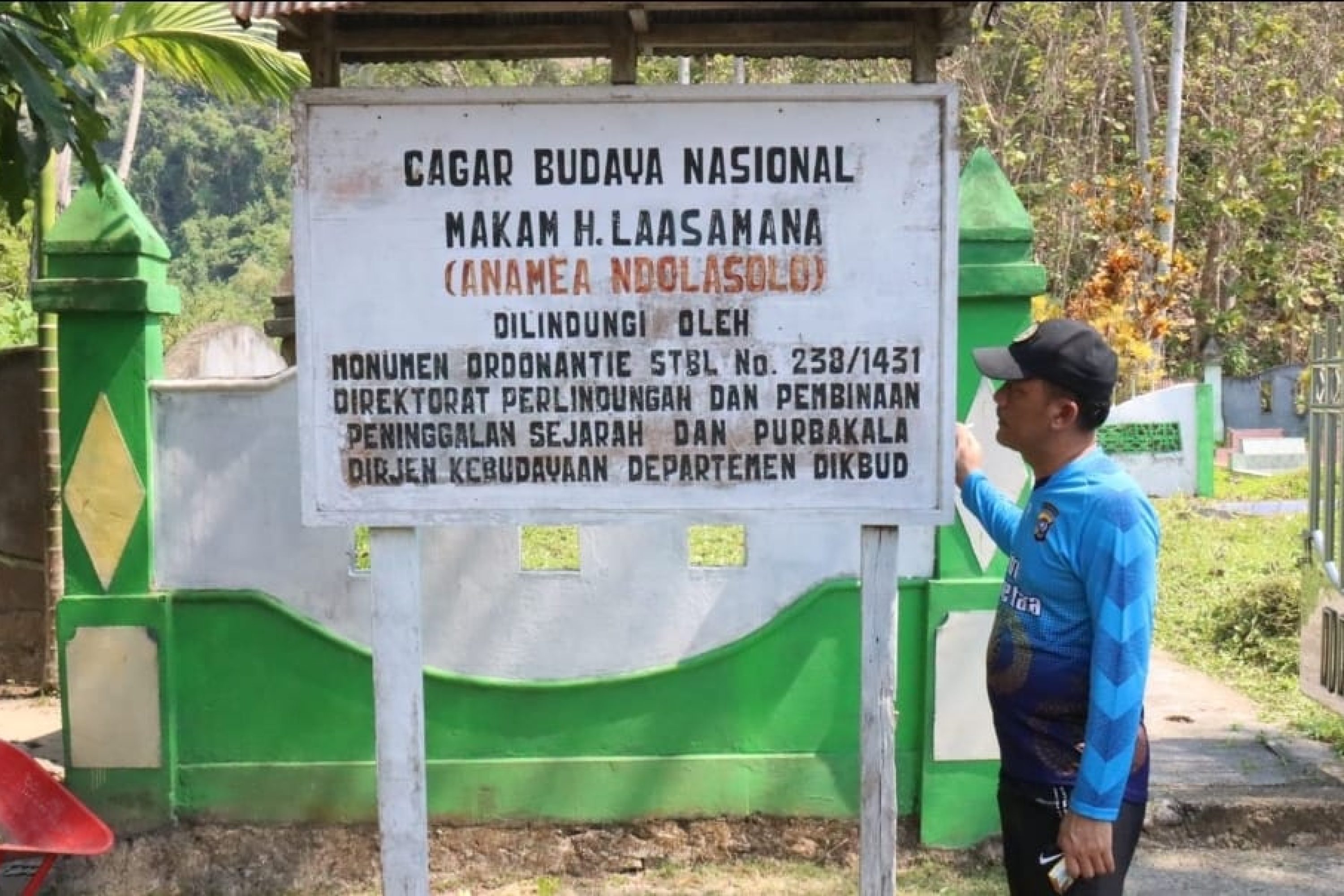 Kapolres Konut Pimpin Pembersihan Cagar Budaya Nasional Makam H. Laasamana
