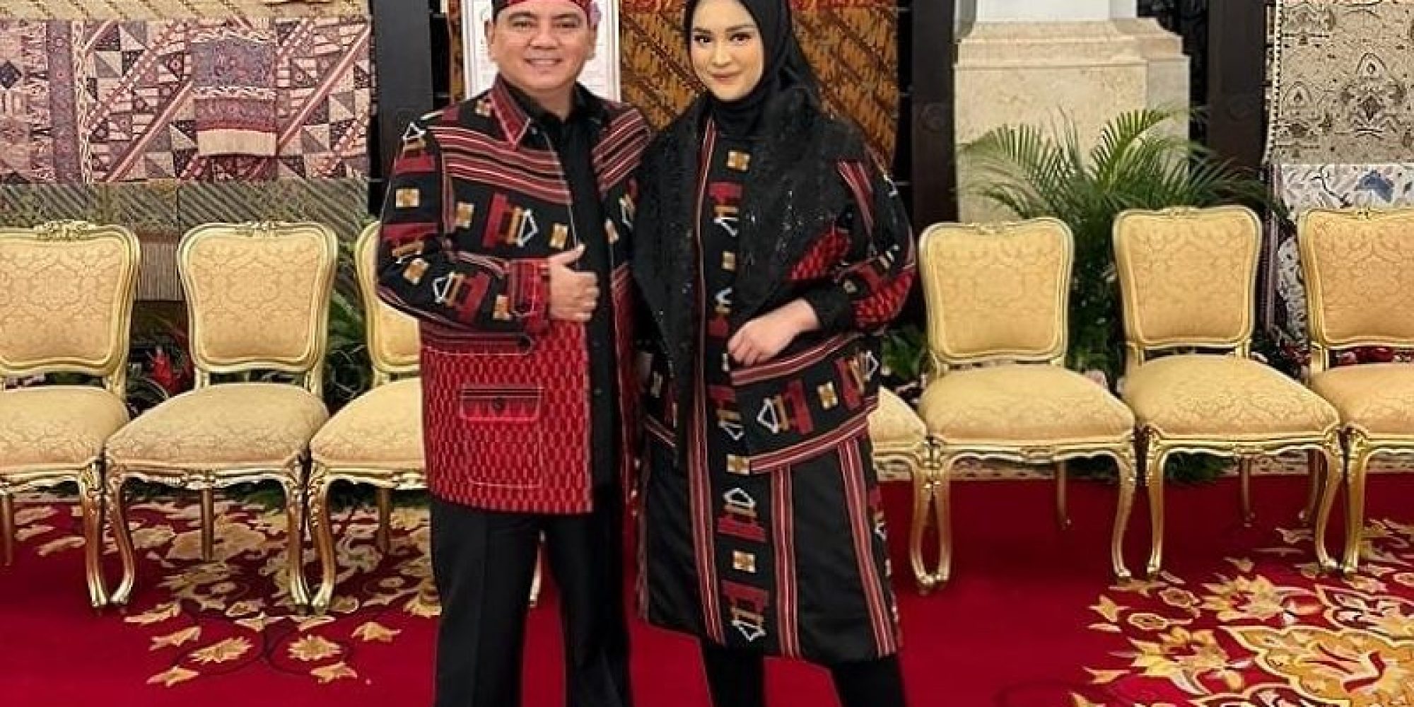 Hadiri Perayaan Istana Berbatik, Pj Gubernur Andap Budi Promosikan Tenun Khas Sutra di Istana