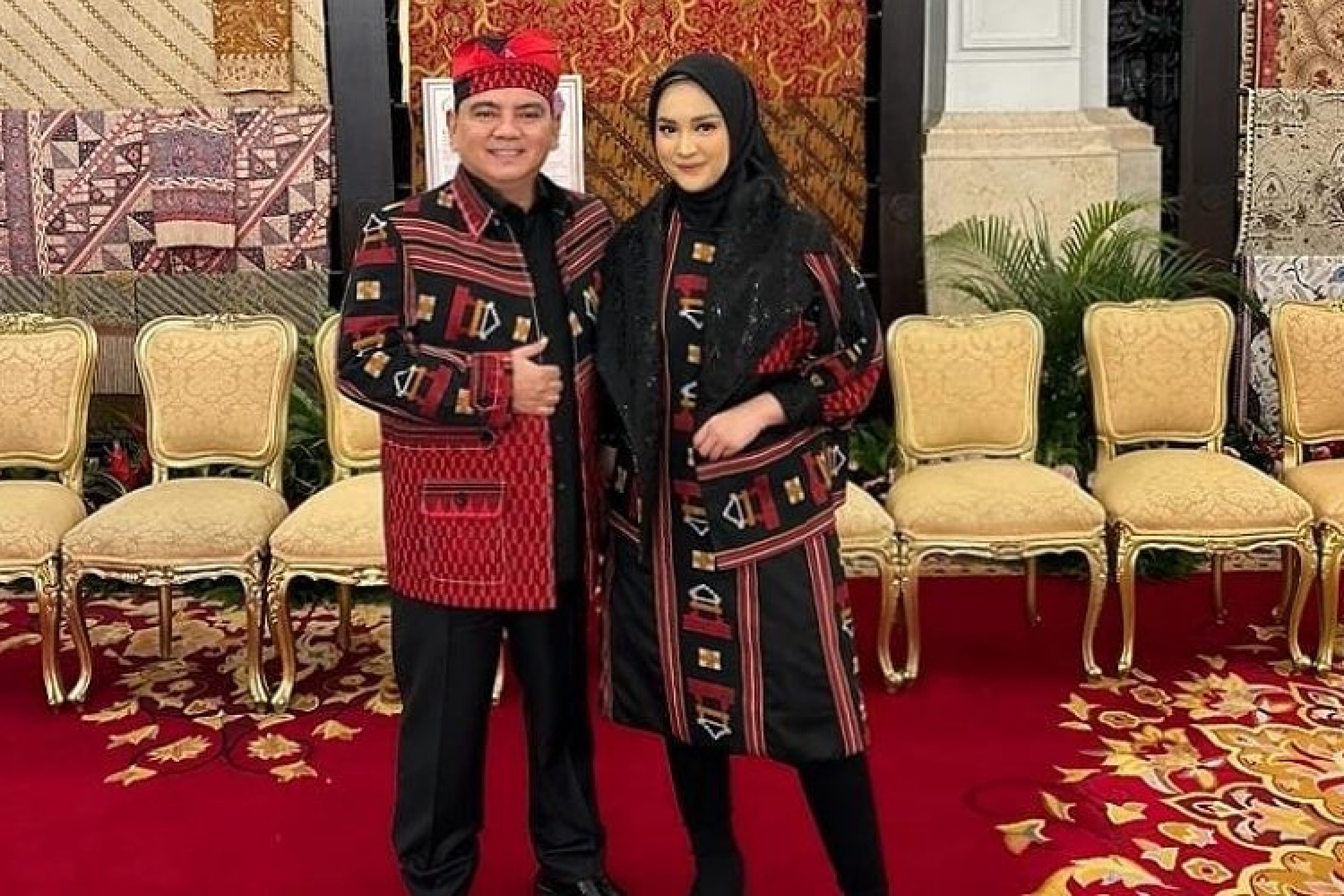 Hadiri Perayaan Istana Berbatik, Pj Gubernur Andap Budi Promosikan Tenun Khas Sutra di Istana