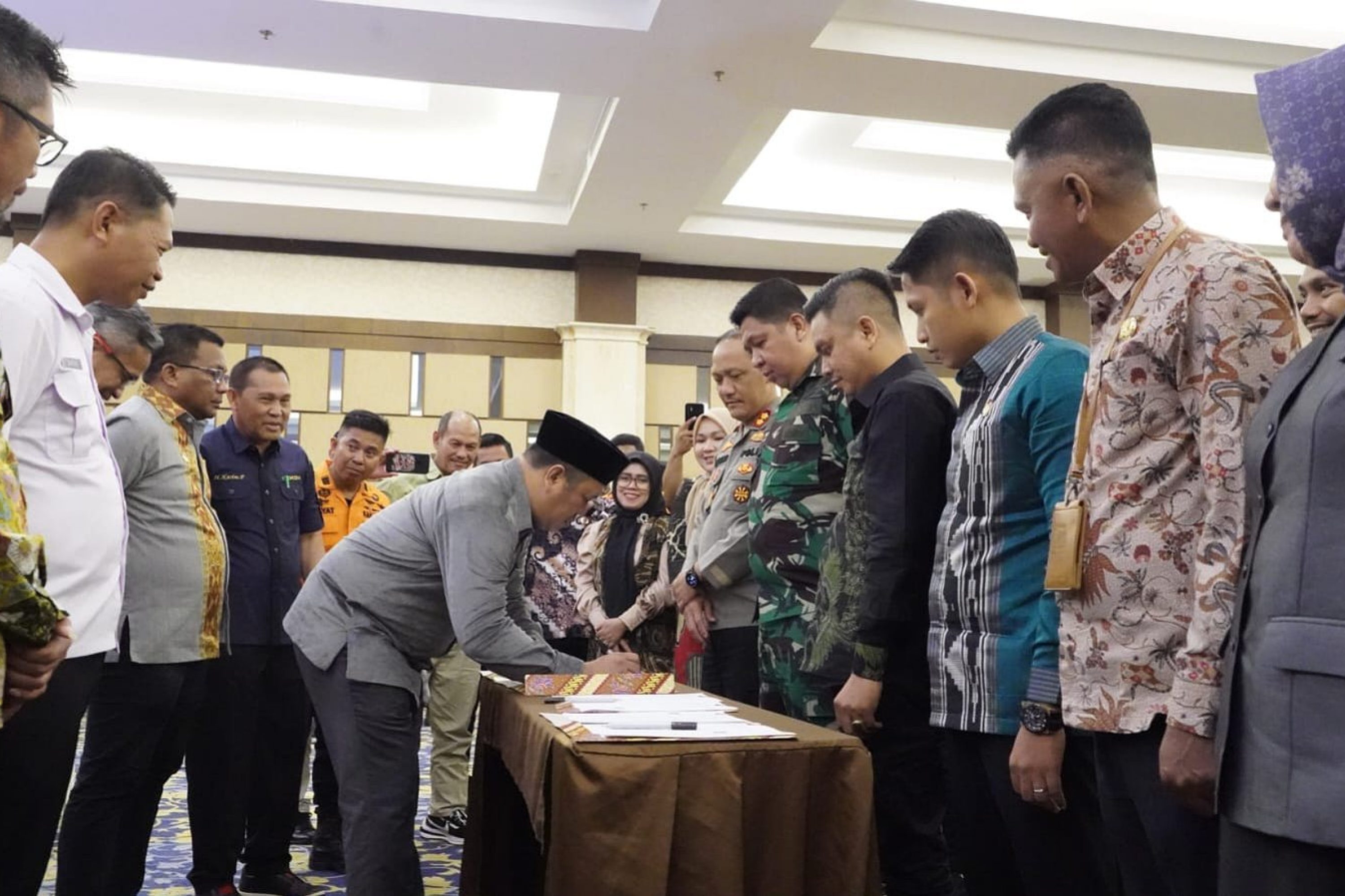 Pemda Konut Resmi Mendatangani Naska Perjanjian Hibah Daerah Bersama Bawaslu dan KPU