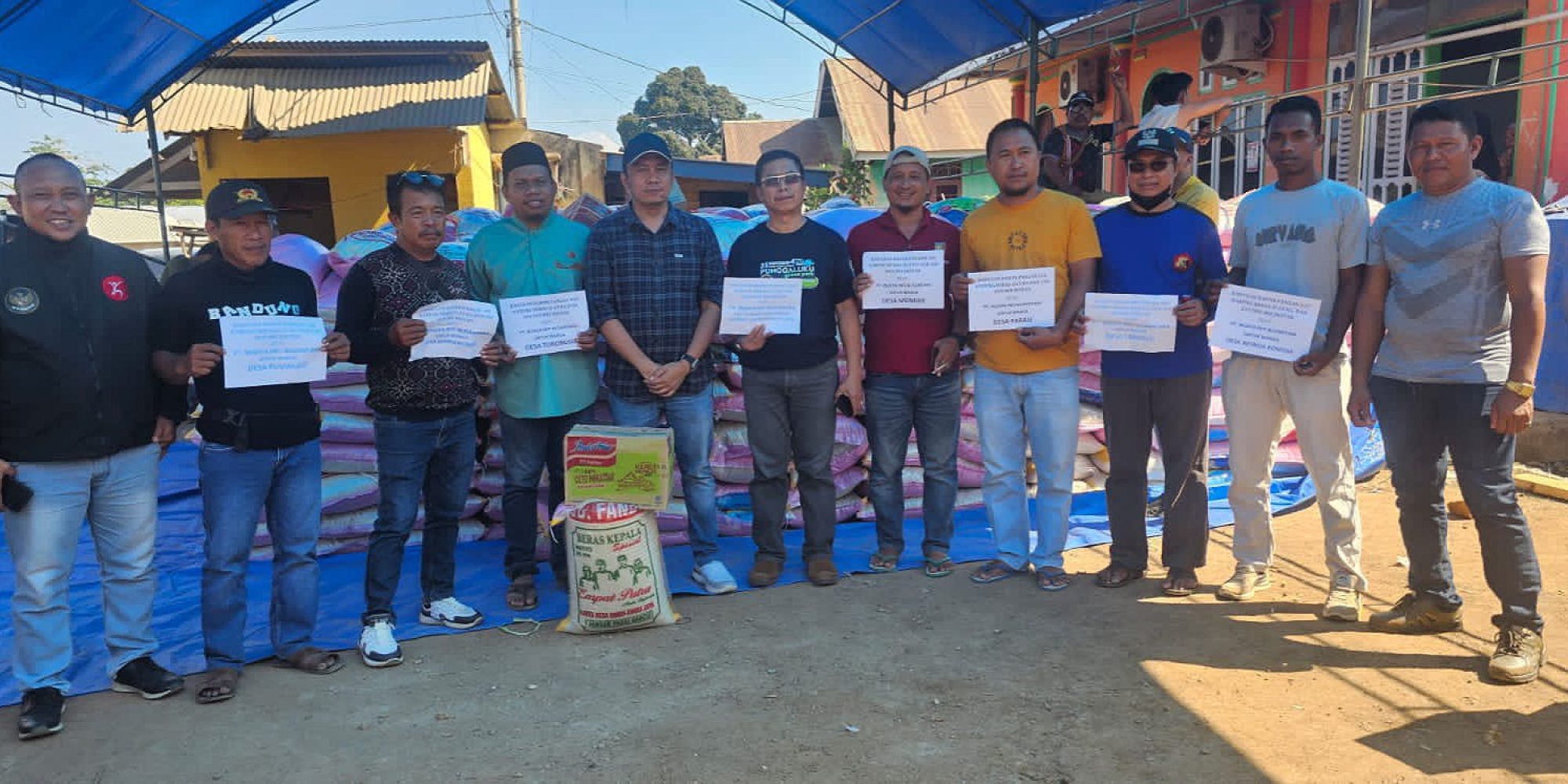 PT. WIN Salurkan Bantuan Pangan Kepada Warga Lingkar Tambang Tujuh Desa Di Kec. Laeya