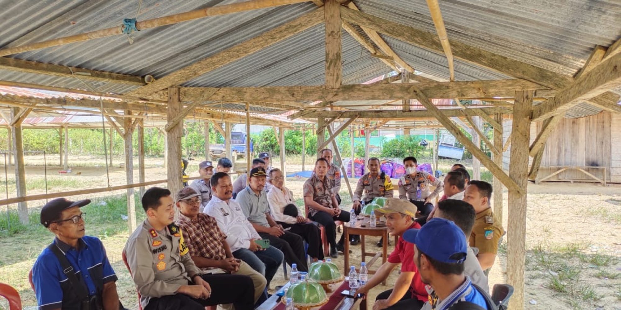 Curhat Dan Ngopi Bareng Bersama Kapolres Konsel, Warga Keluhkan Investasi Yang Ada Agar Merekrut Karyawan Lokal