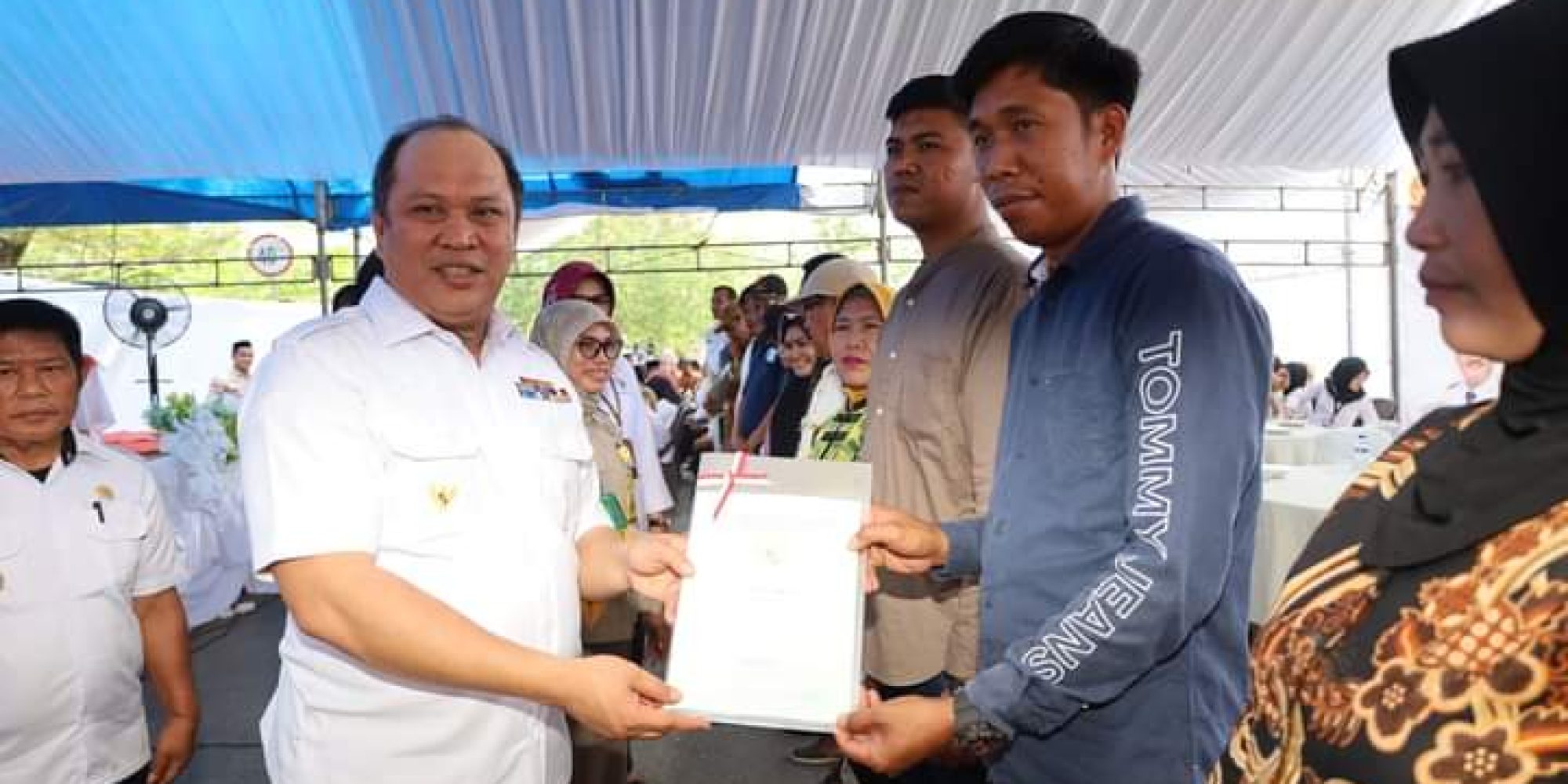 Buka Gemapatas Terakhir, Ruksamin Serahkan 2.191 Sertifikat