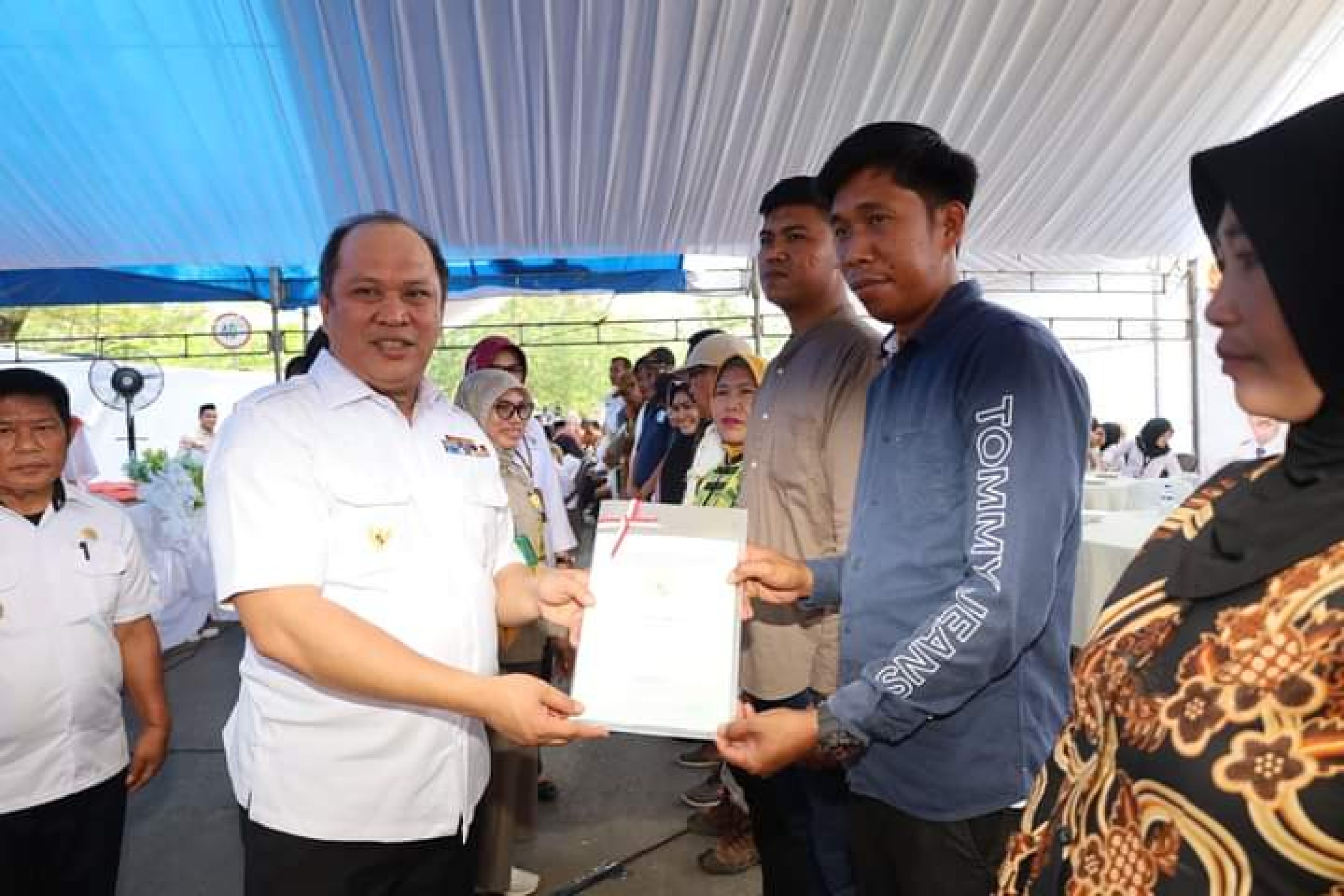 Buka Gemapatas Terakhir, Ruksamin Serahkan 2.191 Sertifikat