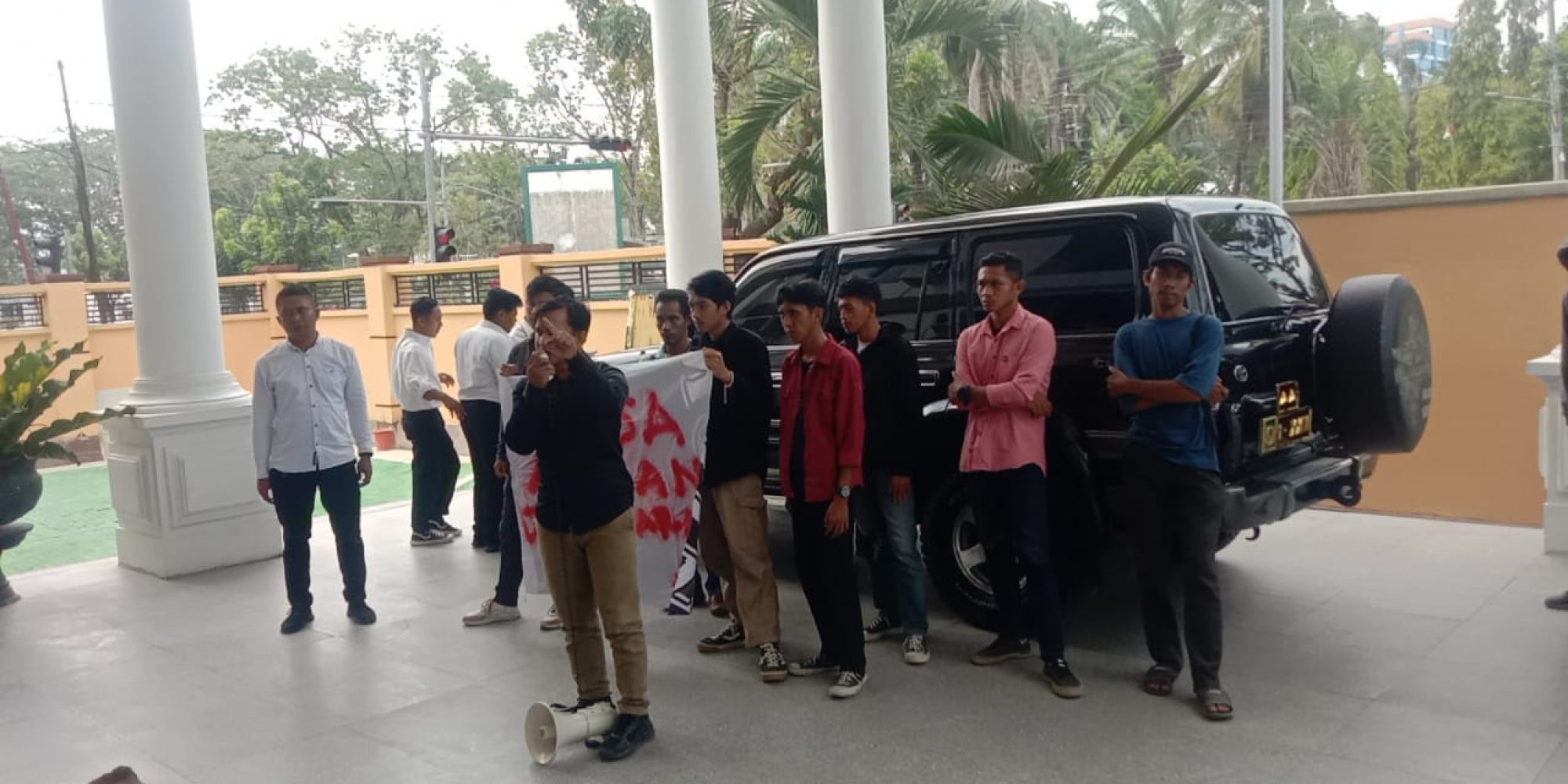 Mahasiswa Sesalkan Perilaku Anarkis Oknum JPU Tendang Pintu Ruang Sidang Perkara Dengan Terdakwa SK