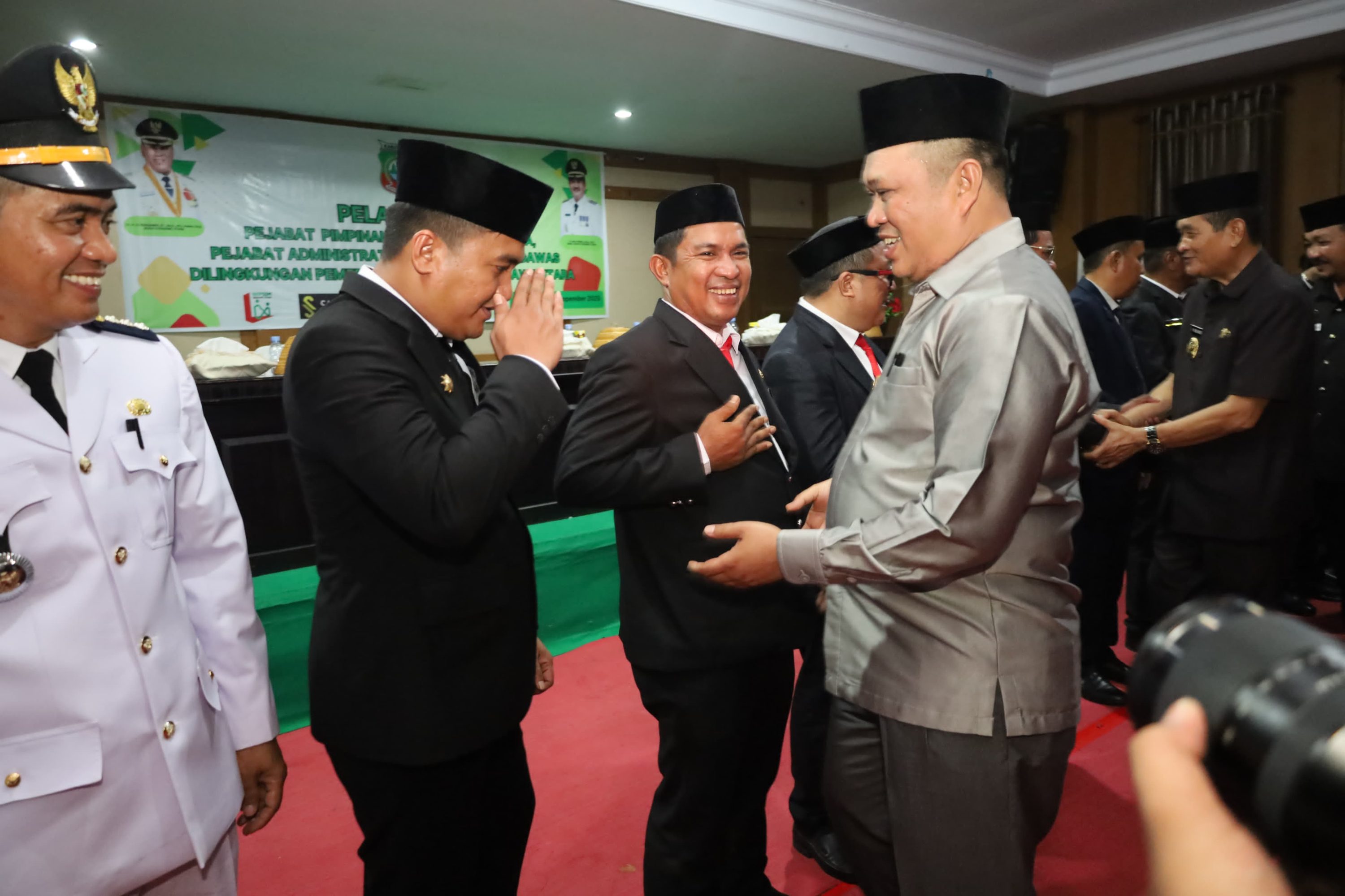 Bupati Ruksamin Di Dampingi Wakil Bupati Konut Lantik 104 Pejabat Lingkup Pemda Konut, Ini Pesan Bupati