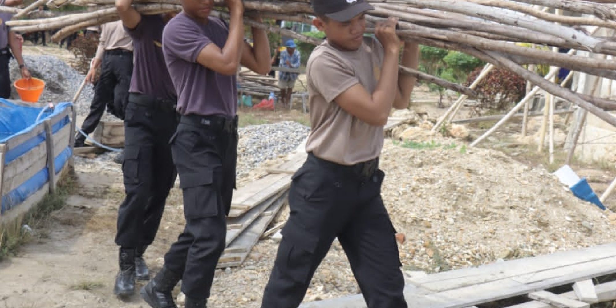 Bentuk Kecintaan Polri Kepada Masyarakat, Polres Konsel Gelar Bakti Sosial Di Desa Wawouru