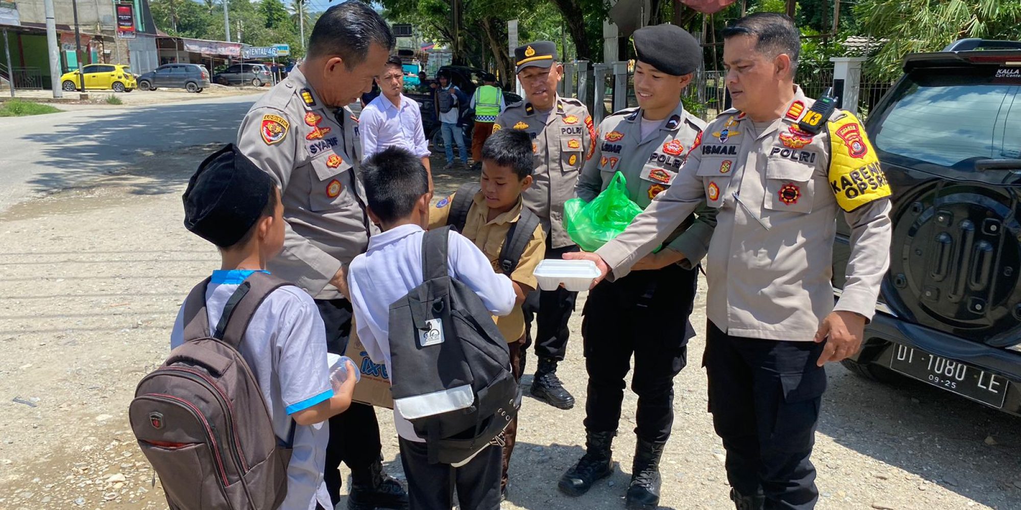 Lagi, Jum’at Berkah Polres Konsel Kembali Berbagi Nasi Kotak Ke Masyarakat