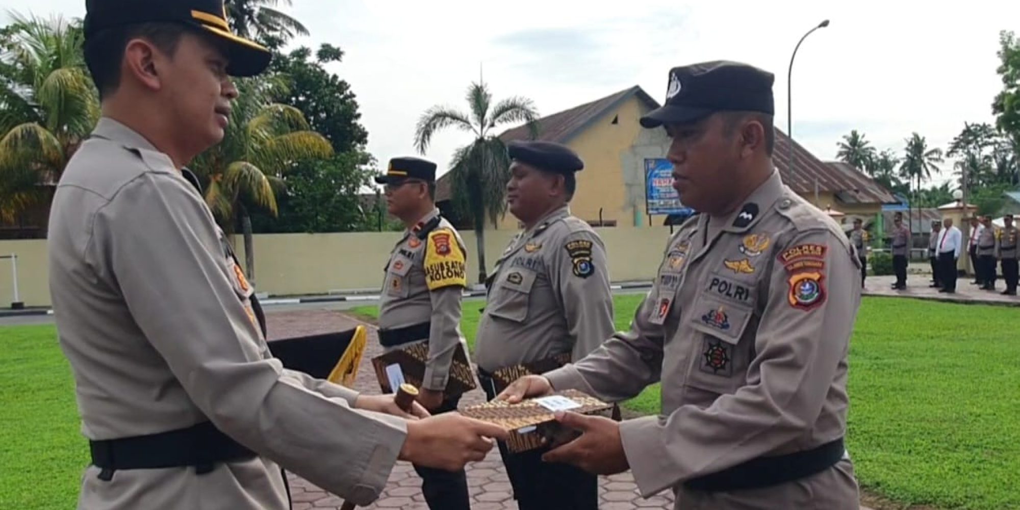 Ungkap Kasus Narkoba, Empat Personel Polsek Kolono Mendapat Penghargaan Dari Kapolres Konsel