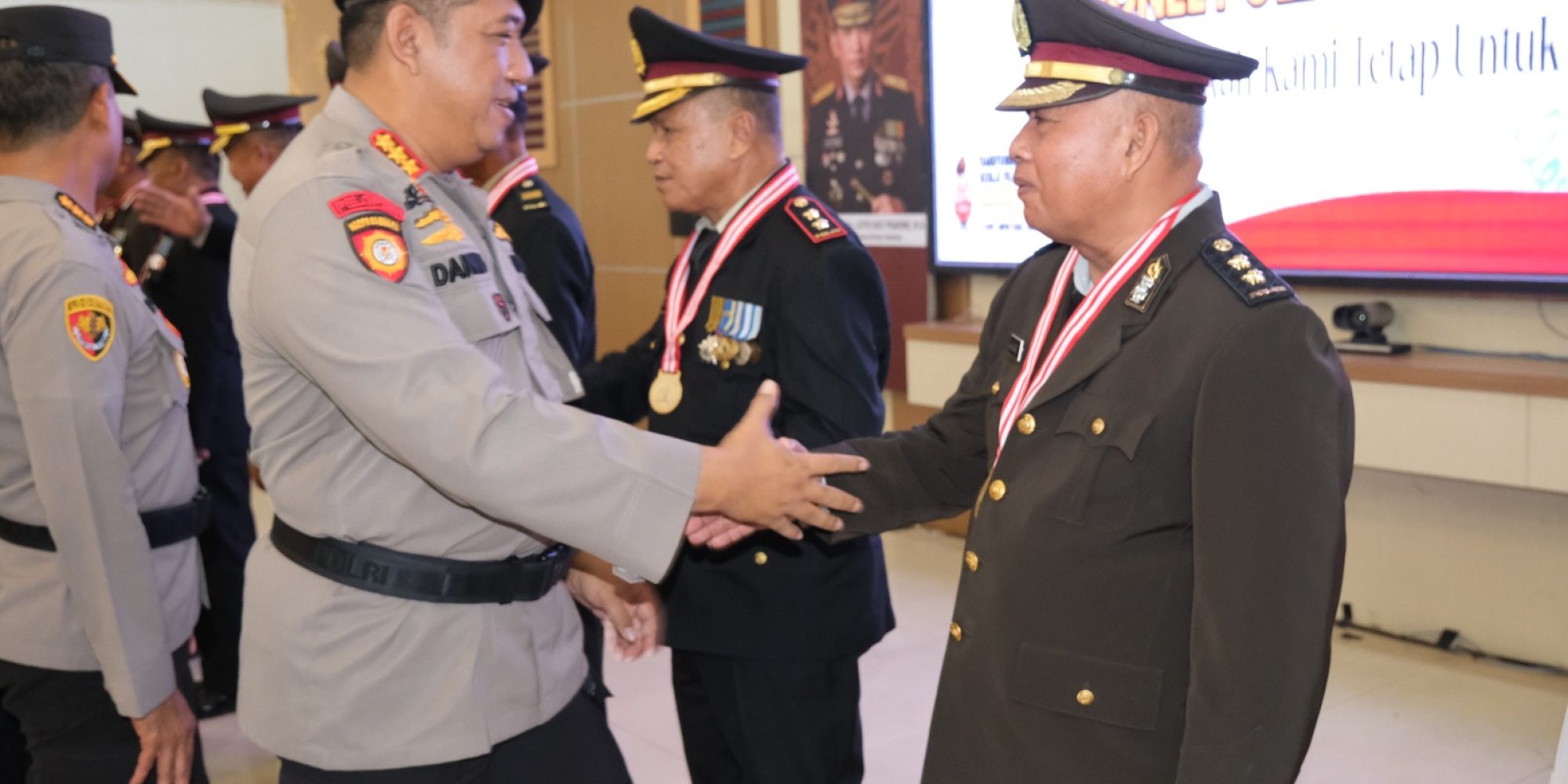 Kapolda Pimpin Upacara Wisuda Purna Bhakti Polri Dan ASN Polda Sultra