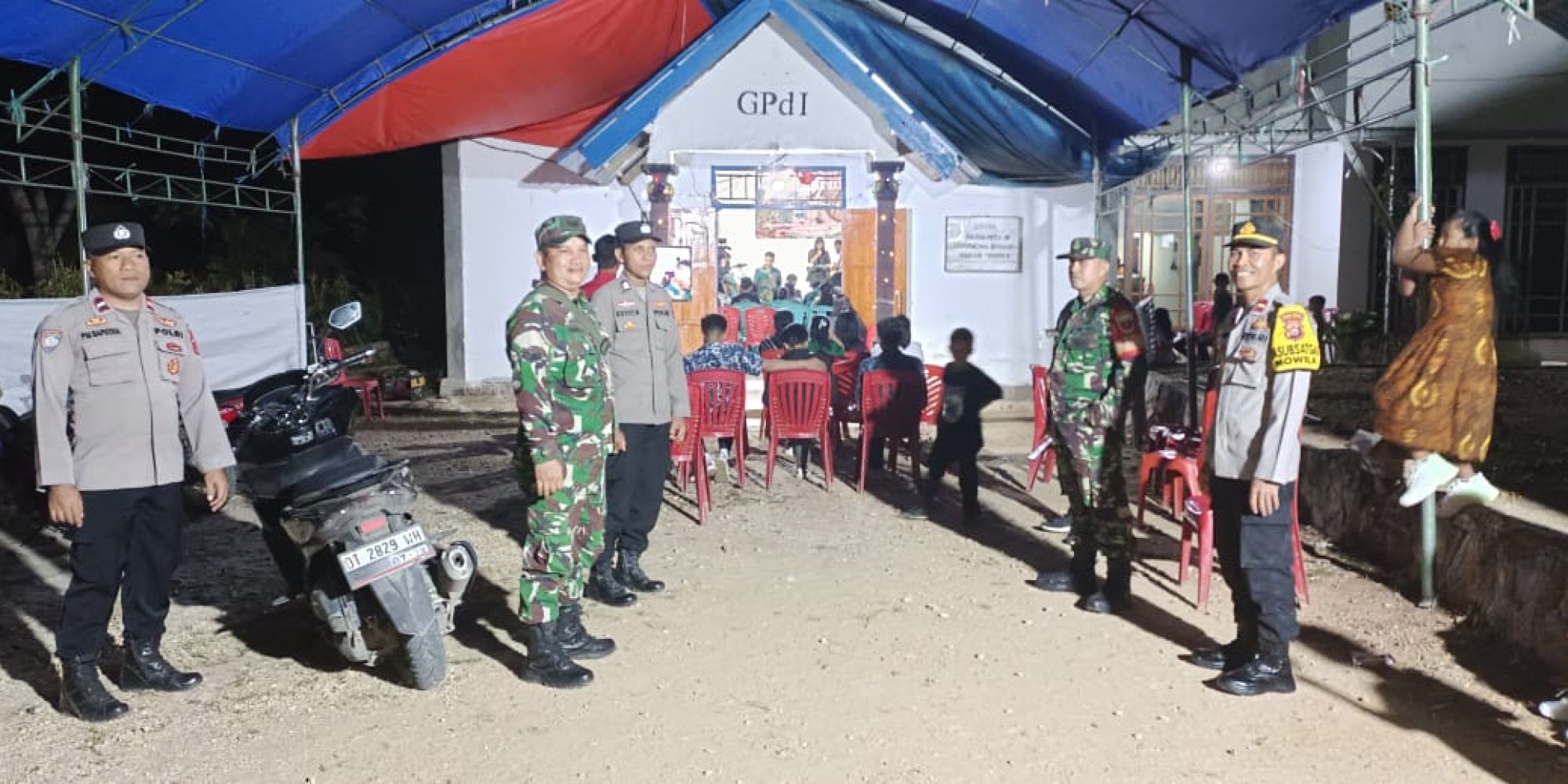 Berikan Rasa Aman Pada Perayaan Natal, Polsek Mowila Gelar Pengamanan Di Gereja Pantekosta Desa Wuura