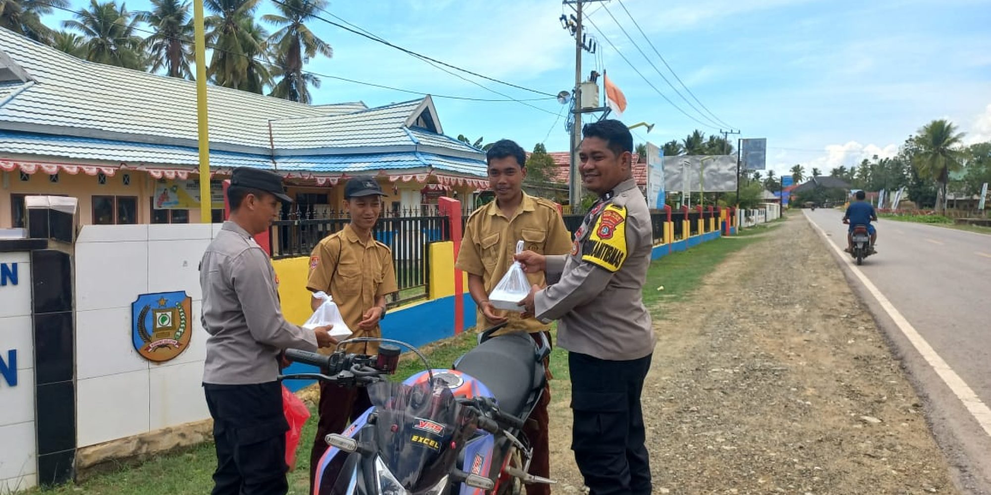 Lagi, Polres Konsel Kembali Berbagi Ke Masyarakat Bertajuk Jum’at Berkah