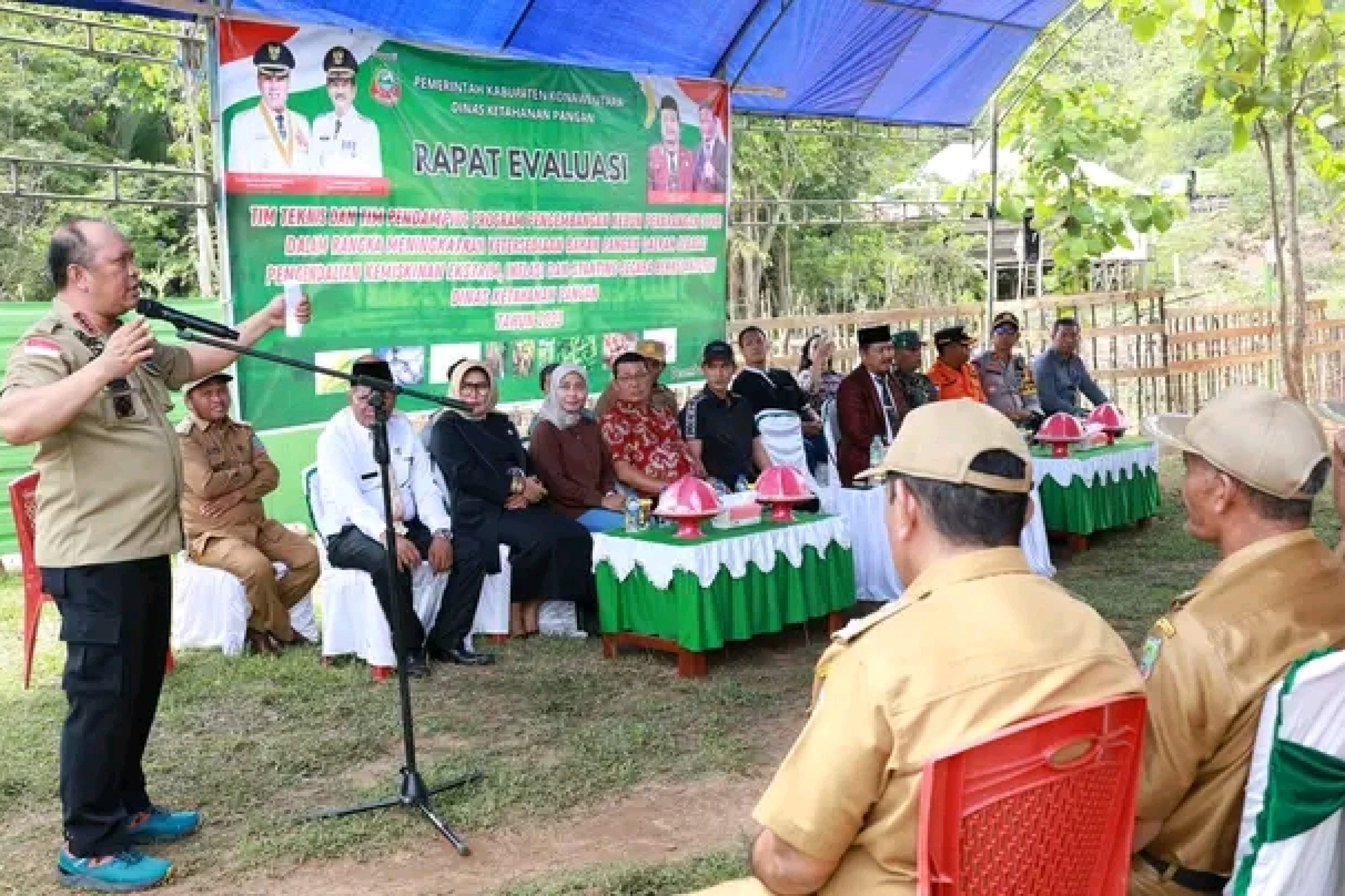 Bupati Konut Buka Rapat Evaluasi Tim Teknis Dan Pendamping PPKP Di Desa Longeo Kecamatan Asera
