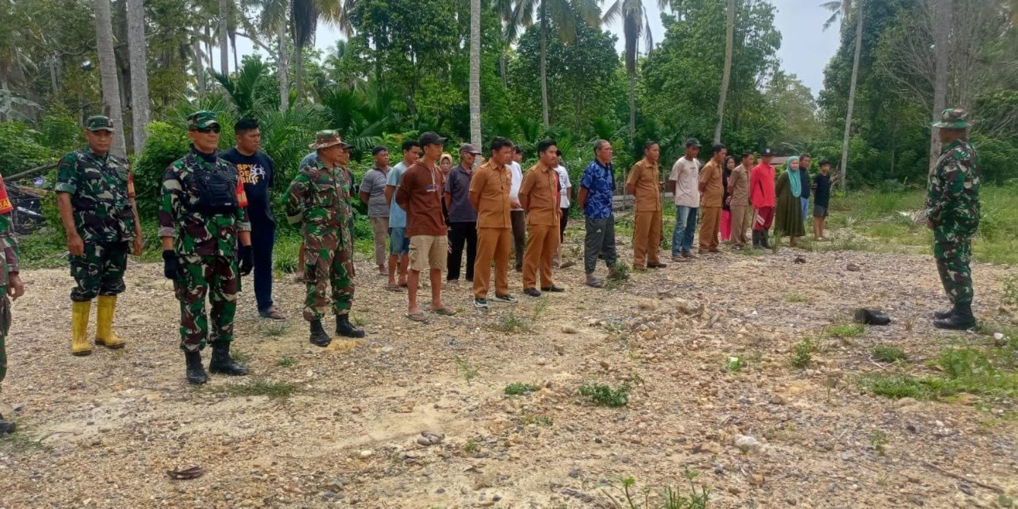 Kodim 1430/Konut Lakukan Penanaman Pohon Untuk Mereboisasi Lahan-Lahan Tandus Demi Mencegah Terjadinya Banjir