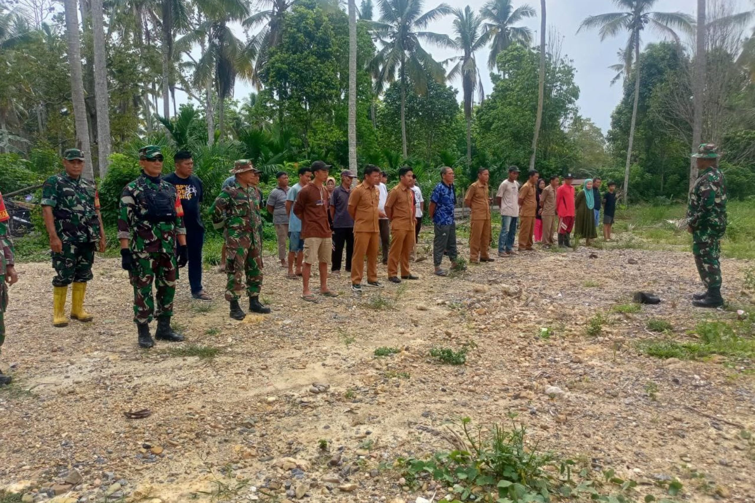 Kodim 1430/Konut Lakukan Penanaman Pohon Untuk Mereboisasi Lahan-Lahan Tandus Demi Mencegah Terjadinya Banjir