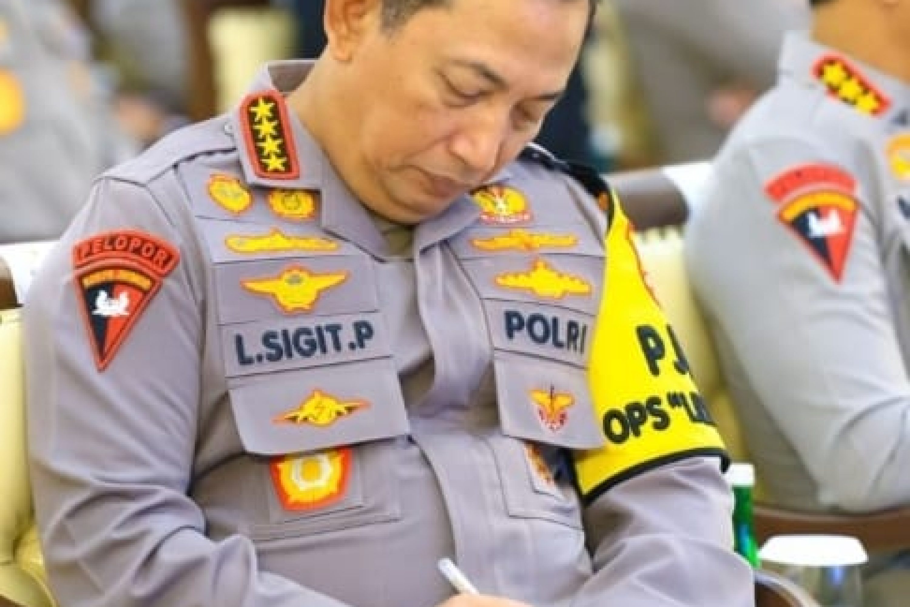 Momen Kapolri Terekam Dalam Angenda Rilis Akhir Tahun Polri 2023 Sibuk Mencatat Saat Terima Masukan Hingga Kritik Pedas
