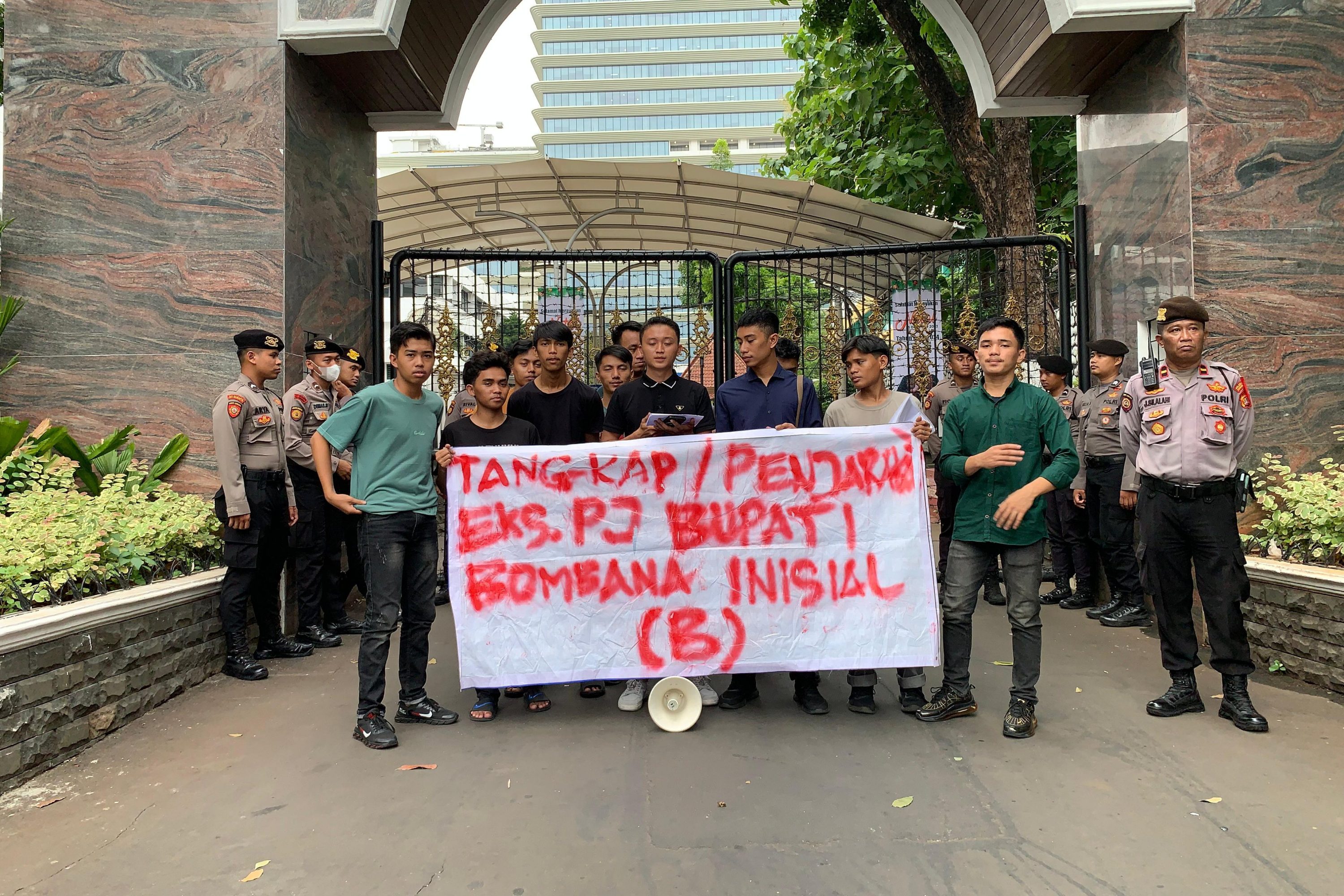 Kasus Tipikor Tak Ada Kejelasan, GPM SULTRA-JAKARTA : Segera Tangkap Eks. PJ Bupati Bombana Dan Copot Kejati Sultra