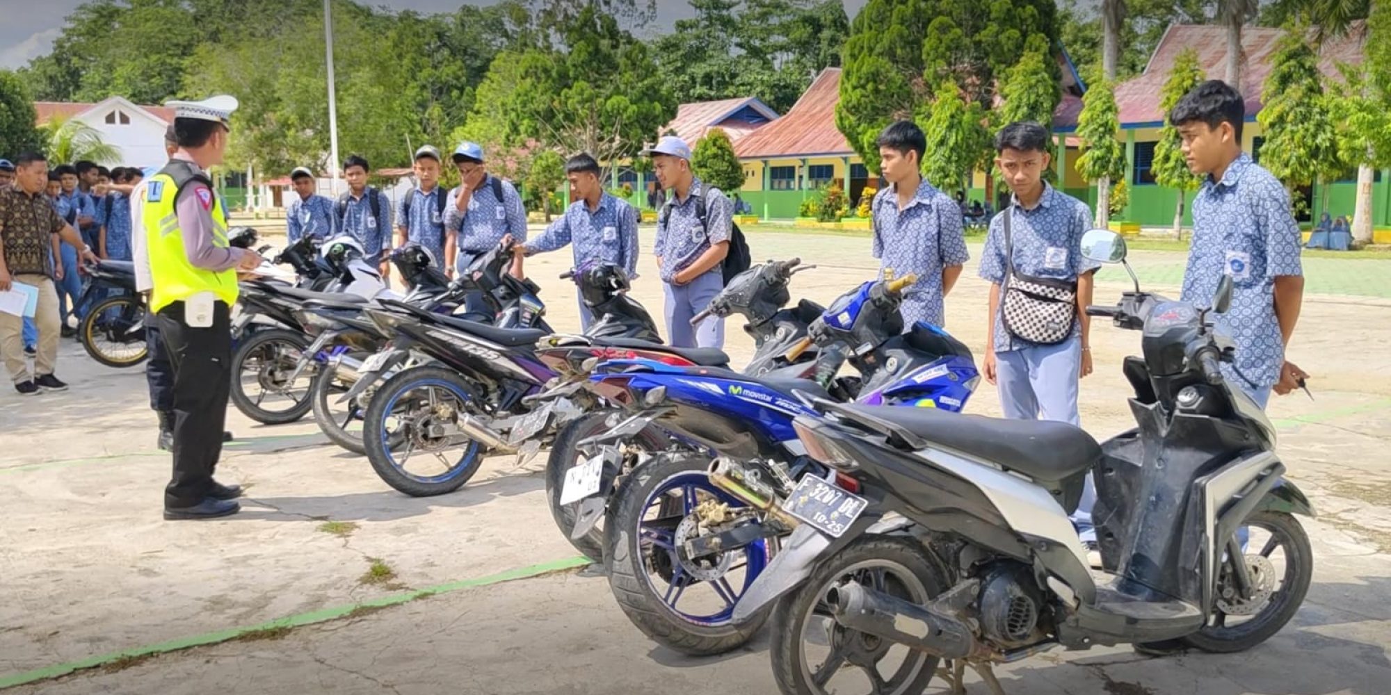 Minimalisir Kebisingan Knalpot Bogar, Polsek Angata Lakukan Razia Kendaraan Di Sekolah