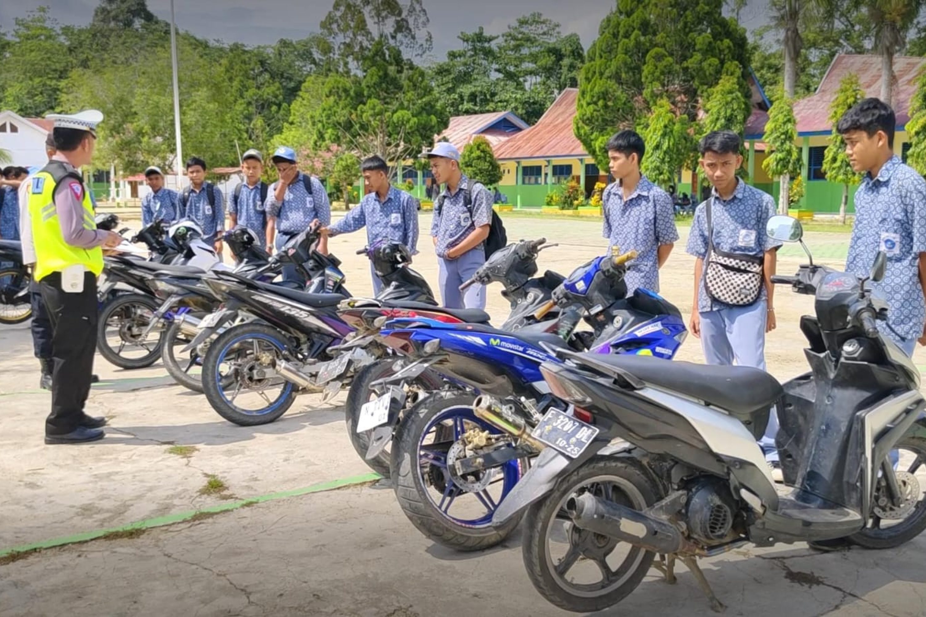 Minimalisir Kebisingan Knalpot Bogar, Polsek Angata Lakukan Razia Kendaraan Di Sekolah