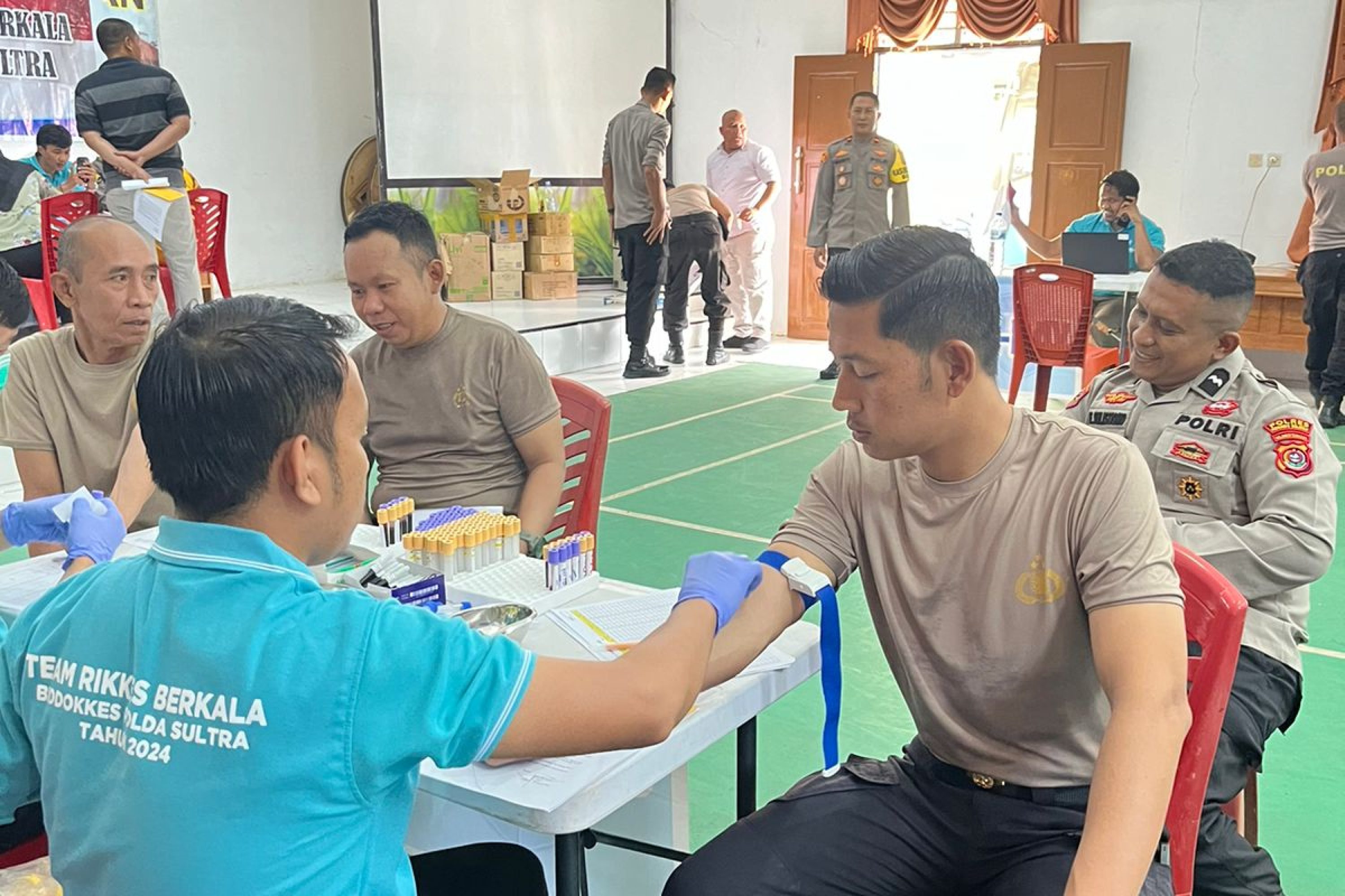 Pastikan Personel Pengamanan TPS Sehat, Polres Konsel Lakukan Pemeriksaan Kesehatan