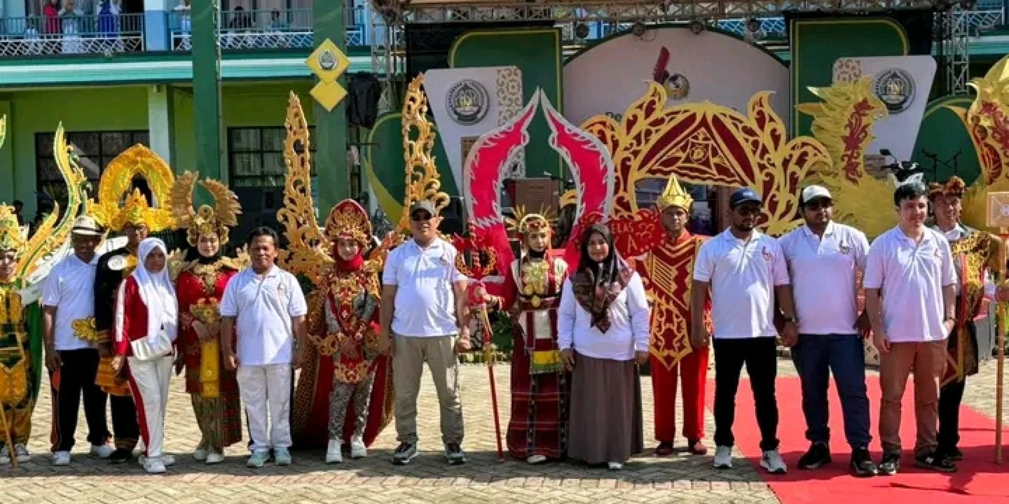 Bupati Ruksamin Hadiri Gerak Jalan Santai Dalam Perkemahan Raya Ummushabri Kendari Expo Dan Unniversary Yang Ke-51