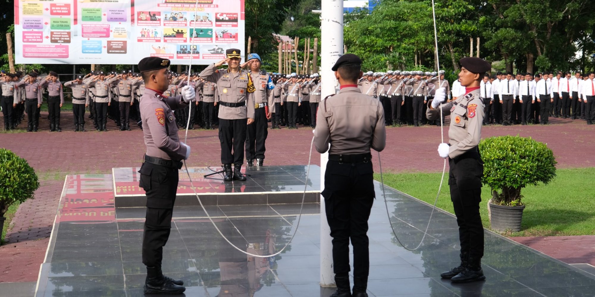 Upacara Bulanan Polda Sultra, Ini Penekanan Irjen Pol Drs. Teguh Pristiwanto Kepada Personel