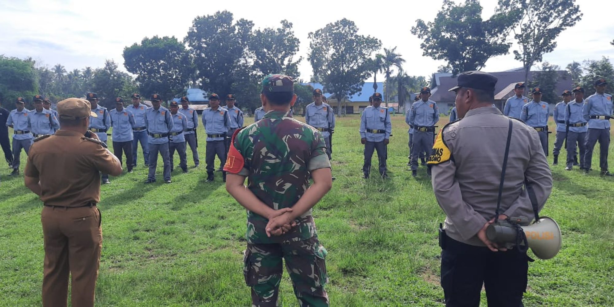 Jelang Pemilu 2024, Polsek kolono gelar apel kesiapan Sat Linmas bersama pemerintah kecamatan