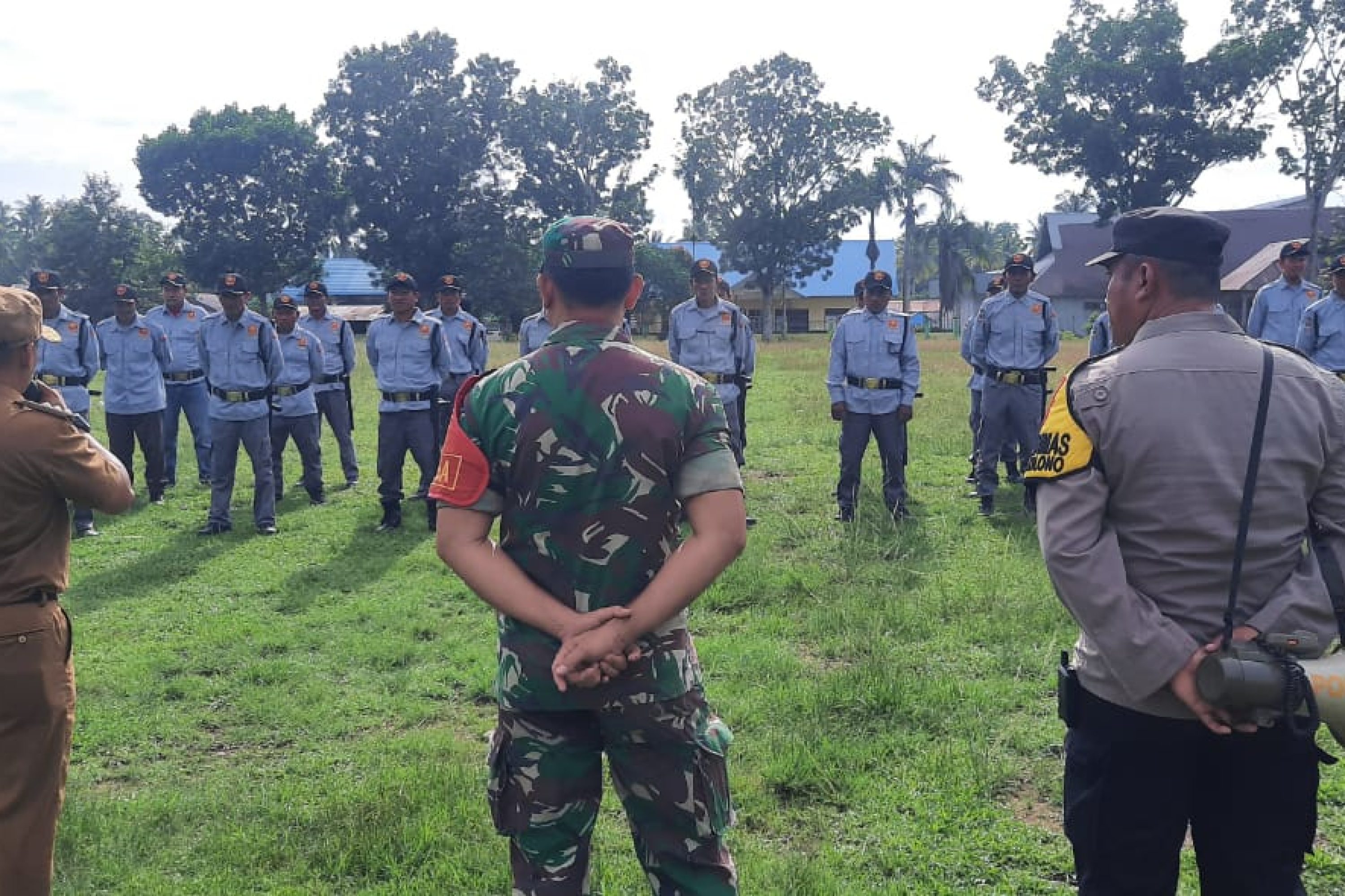 Jelang Pemilu 2024, Polsek kolono gelar apel kesiapan Sat Linmas bersama pemerintah kecamatan